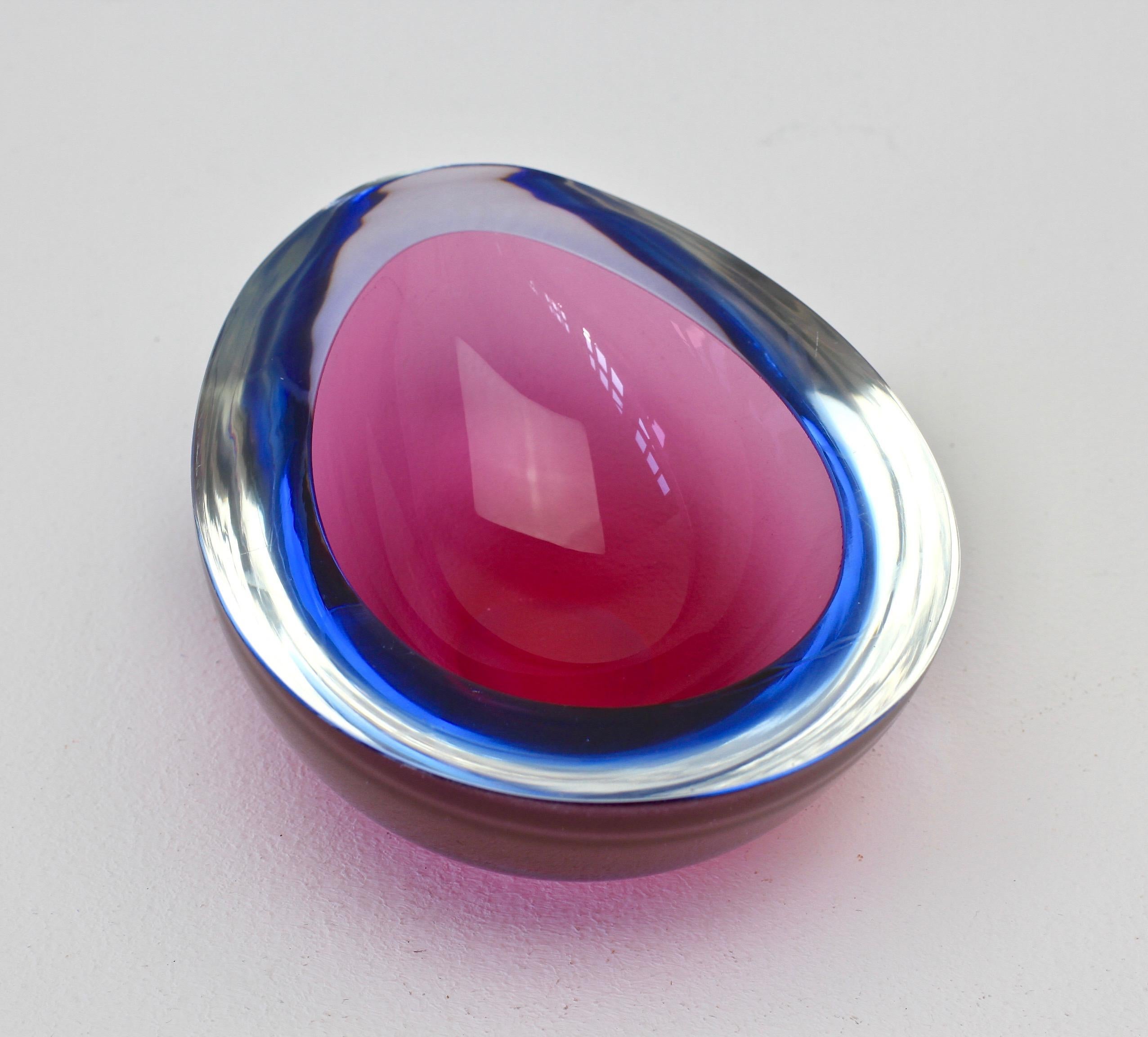 Mid-Century Modern Pink and Blue Italian Murano 'Sommerso' Glass Bowl Attributed to Seguso, c.1960s