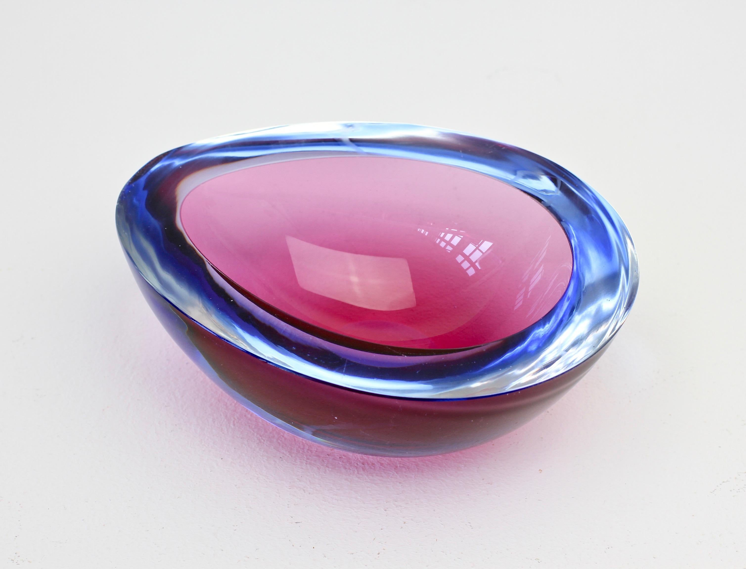 20th Century Pink and Blue Italian Murano 'Sommerso' Glass Bowl Attributed to Seguso, c.1960s