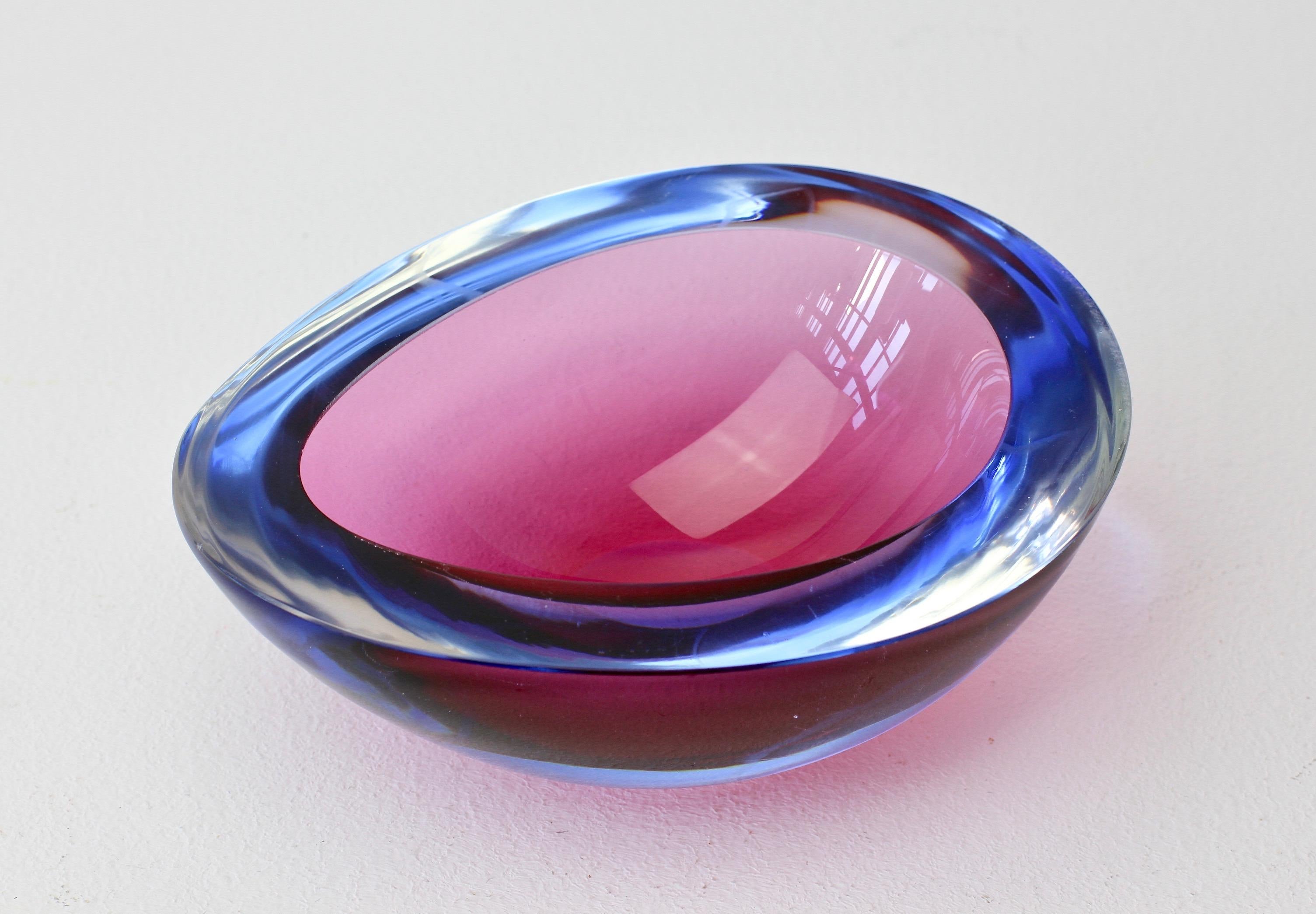 Blown Glass Pink and Blue Italian Murano 'Sommerso' Glass Bowl Attributed to Seguso, c.1960s
