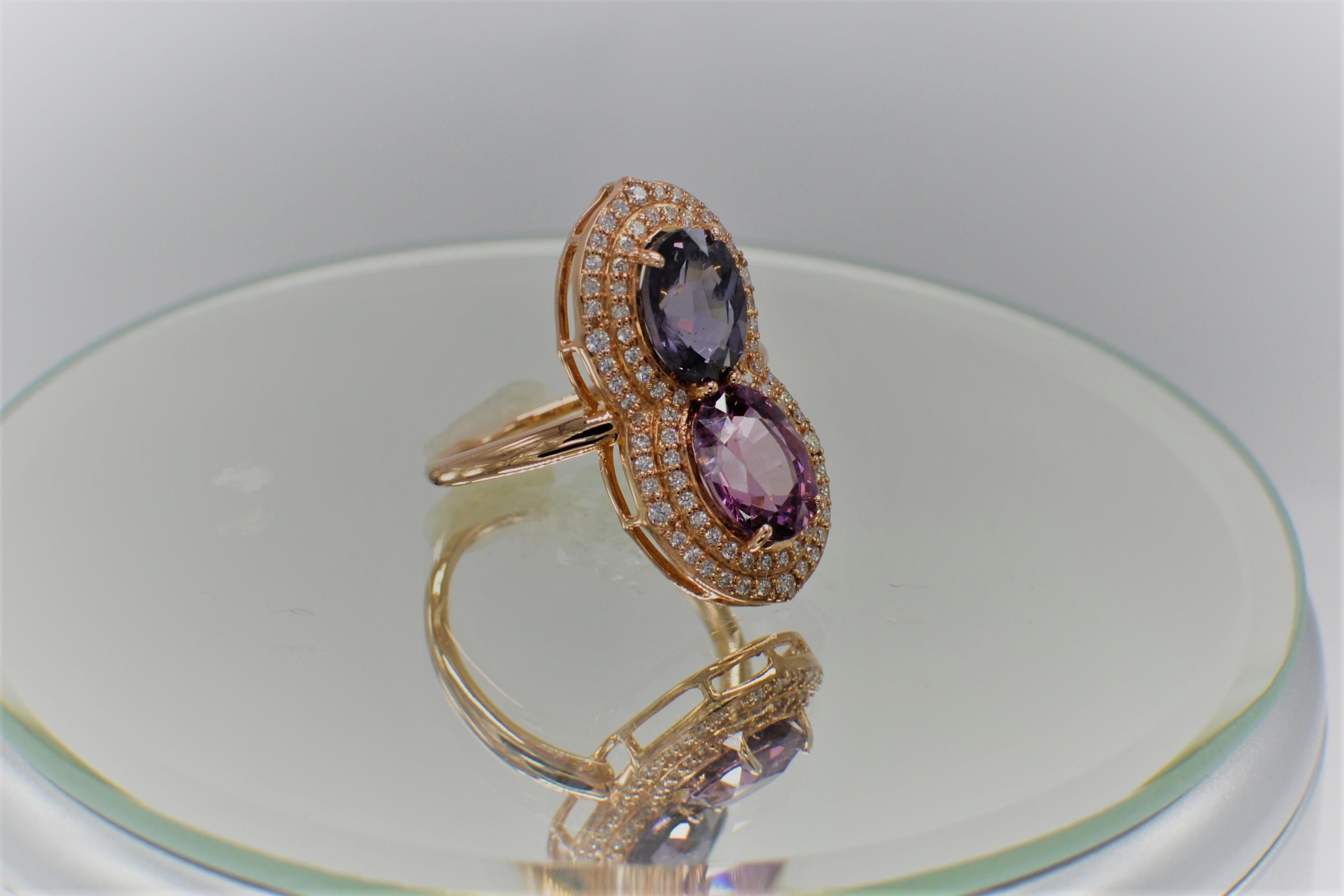 Cocktail-Spinellring aus 14 Karat Roségold mit rosa und blauen natürlichen Spinell-Edelsteinen im Angebot 1