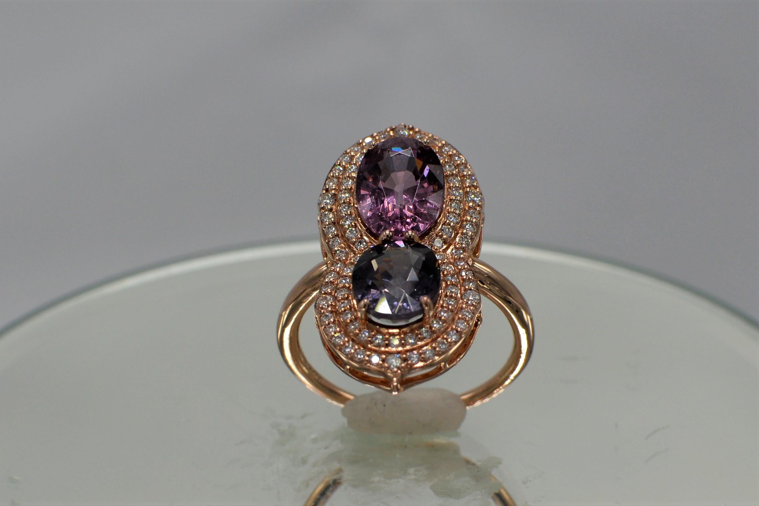 Cocktail-Spinellring aus 14 Karat Roségold mit rosa und blauen natürlichen Spinell-Edelsteinen im Angebot 3