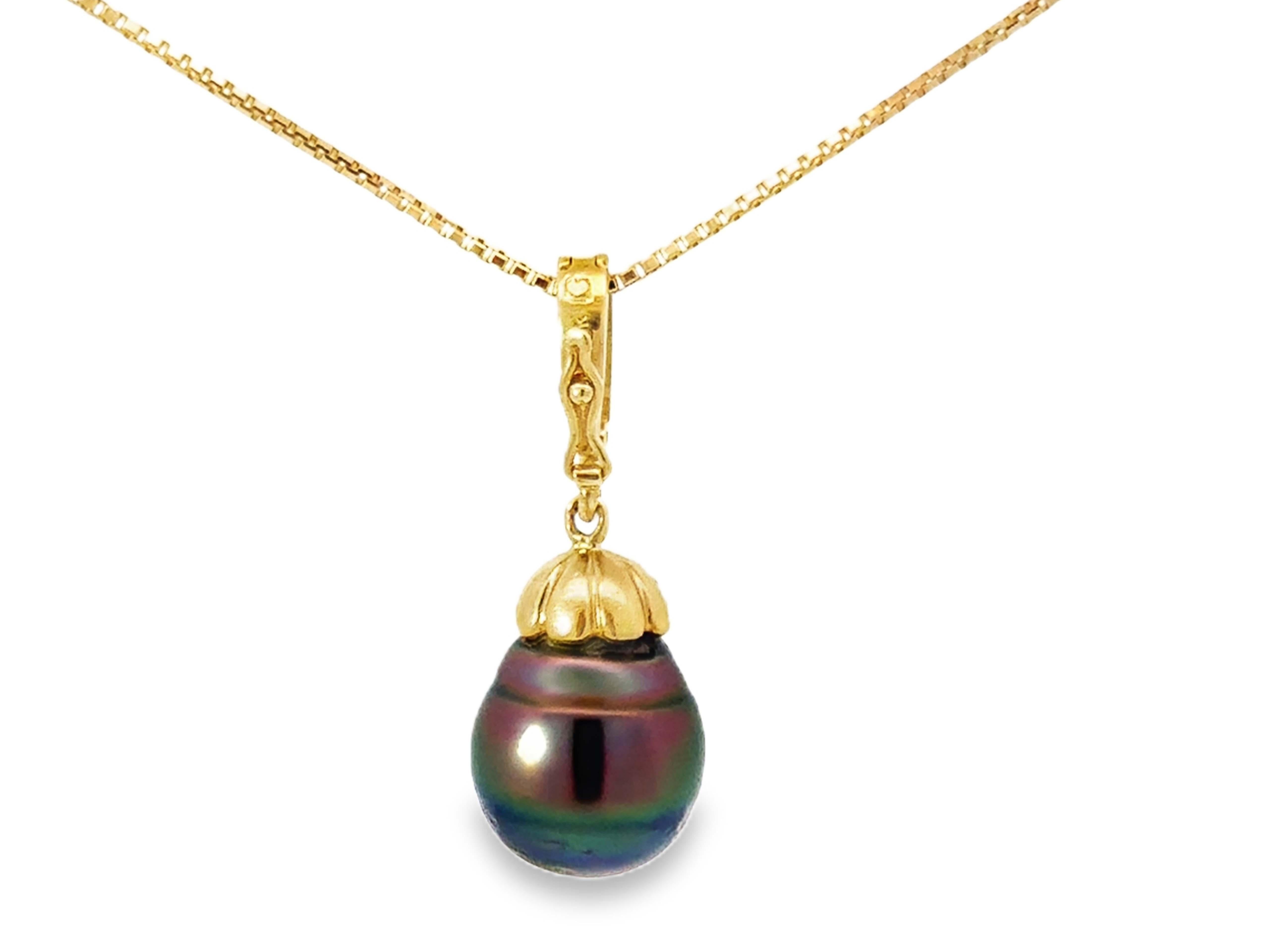 Pendentif en or jaune 18 carats avec perle de Tahiti rose, bleue et diamant sur chaîne en vente 2