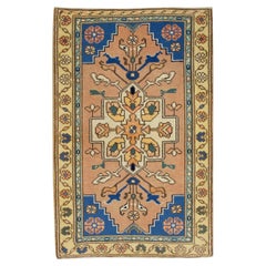 Türkischer Vintage-Teppich in Rosa & Blau 2'6" x 3'10"