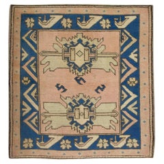 Türkischer Vintage-Teppich in Rosa & Blau 4'3" x 4'5"