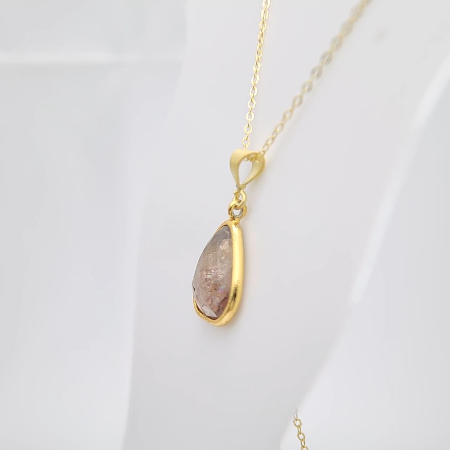 Ciondolo con gemma a fette di tormalina marrone rosa in argento placcato oro giallo in vendita 4