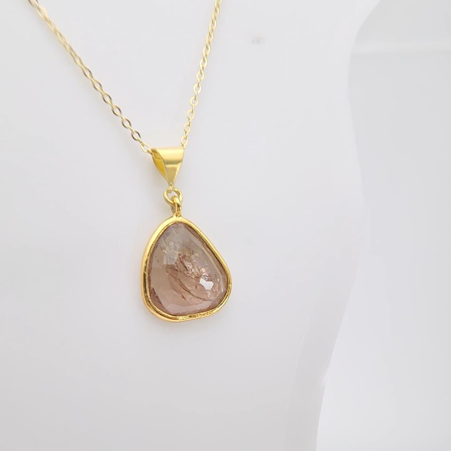 Ciondolo con gemma a fette di tormalina marrone rosa in argento placcato oro giallo in vendita 6