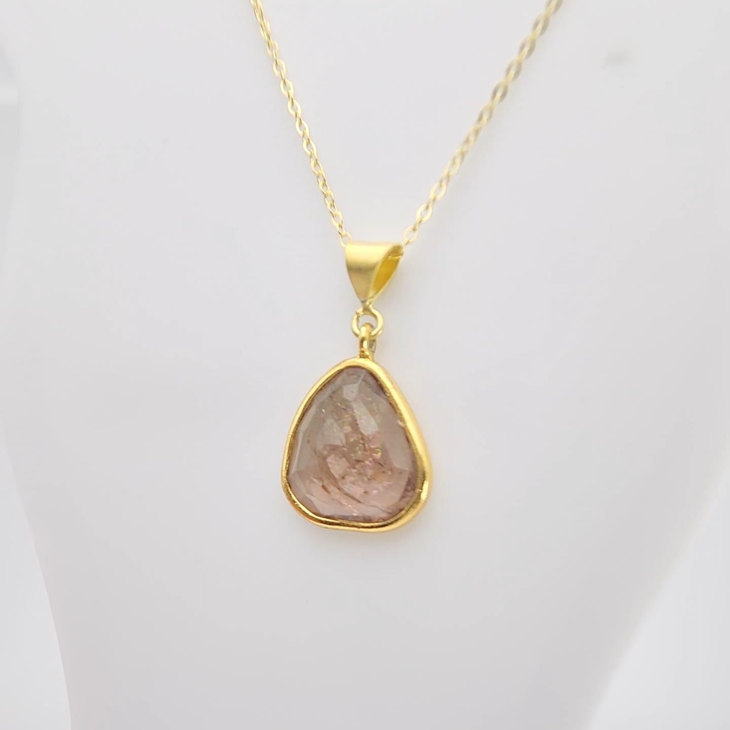Ciondolo con gemma a fette di tormalina marrone rosa in argento placcato oro giallo in vendita 8