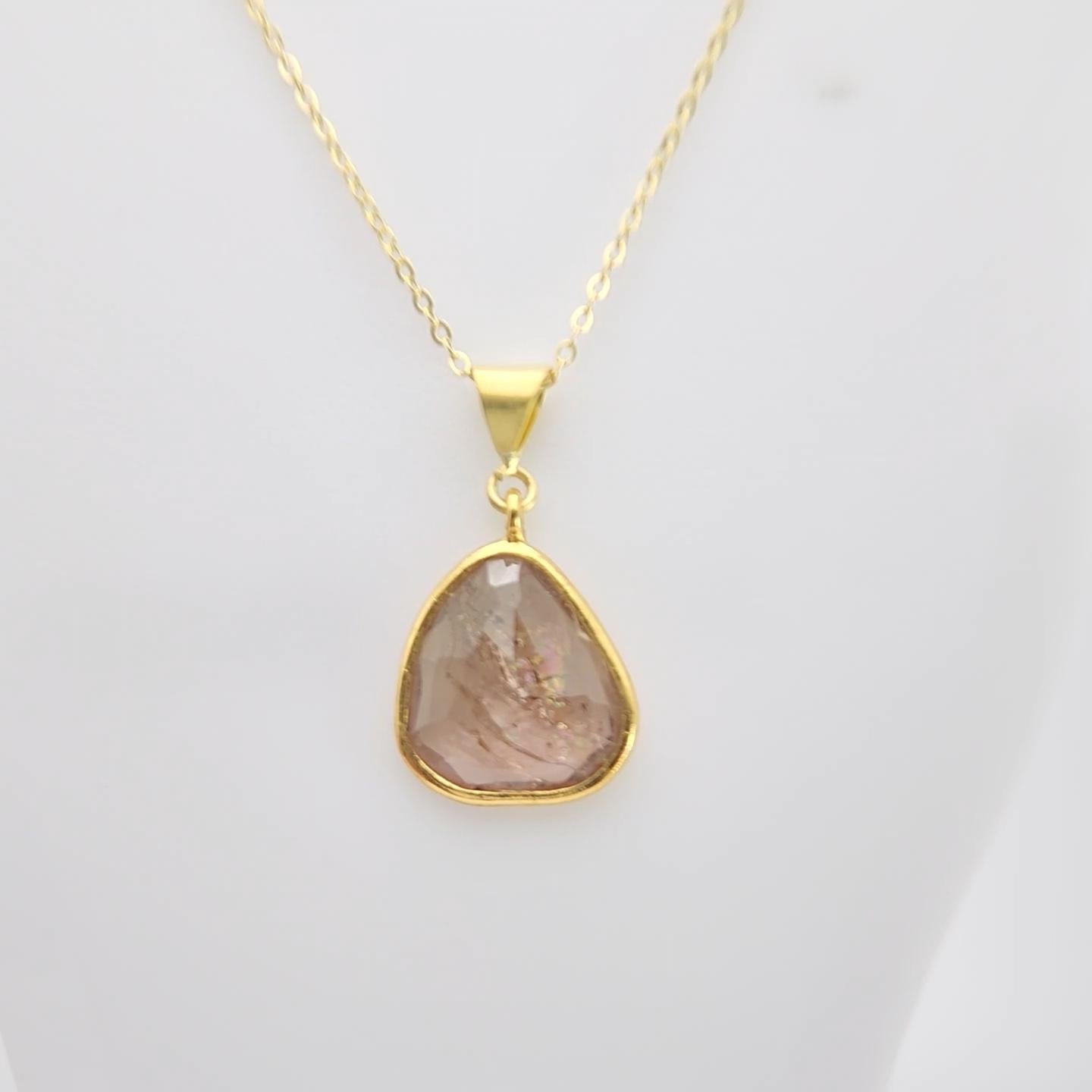 Ciondolo con gemma a fette di tormalina marrone rosa in argento placcato oro giallo in vendita 10