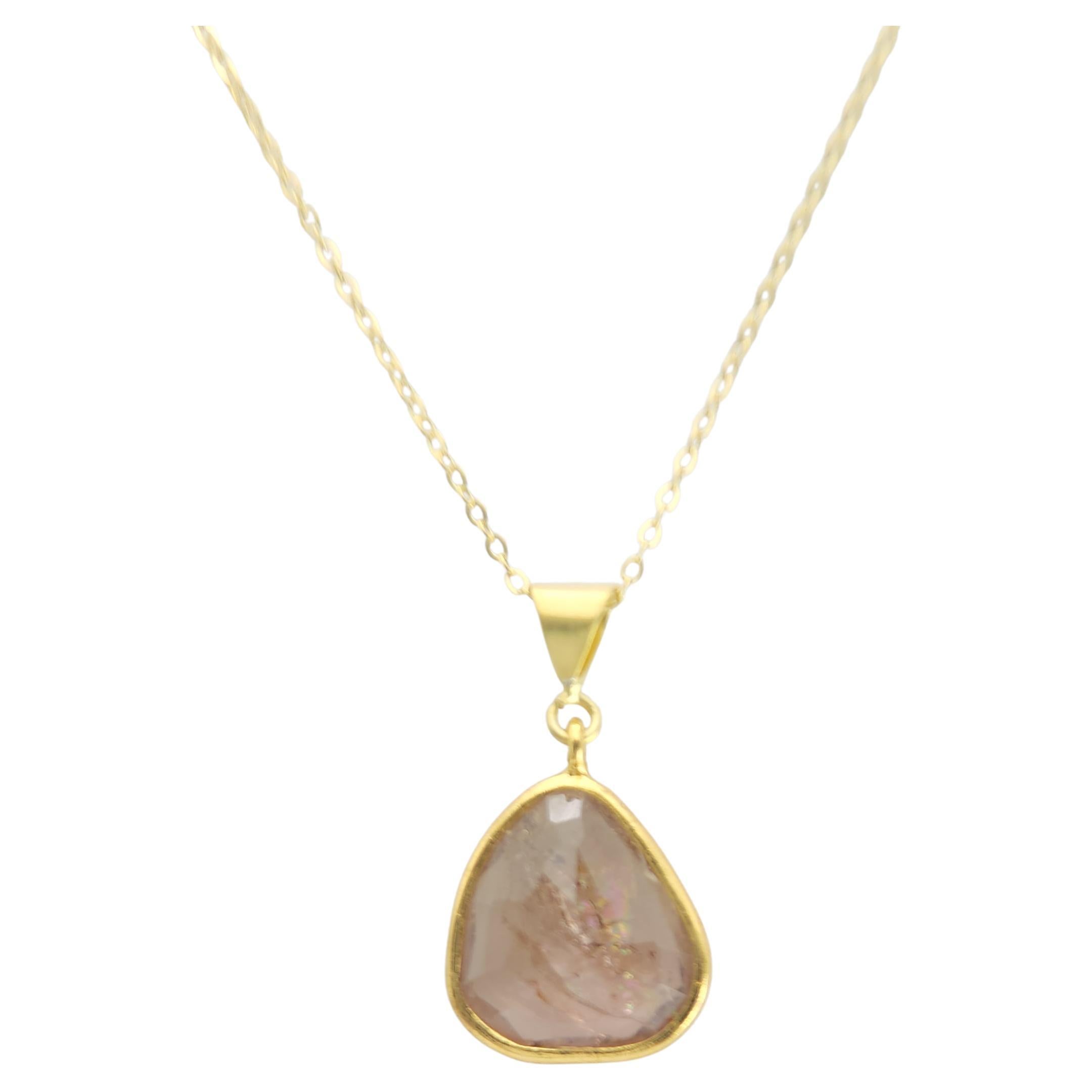 Ciondolo con gemma a fette di tormalina marrone rosa in argento placcato oro giallo