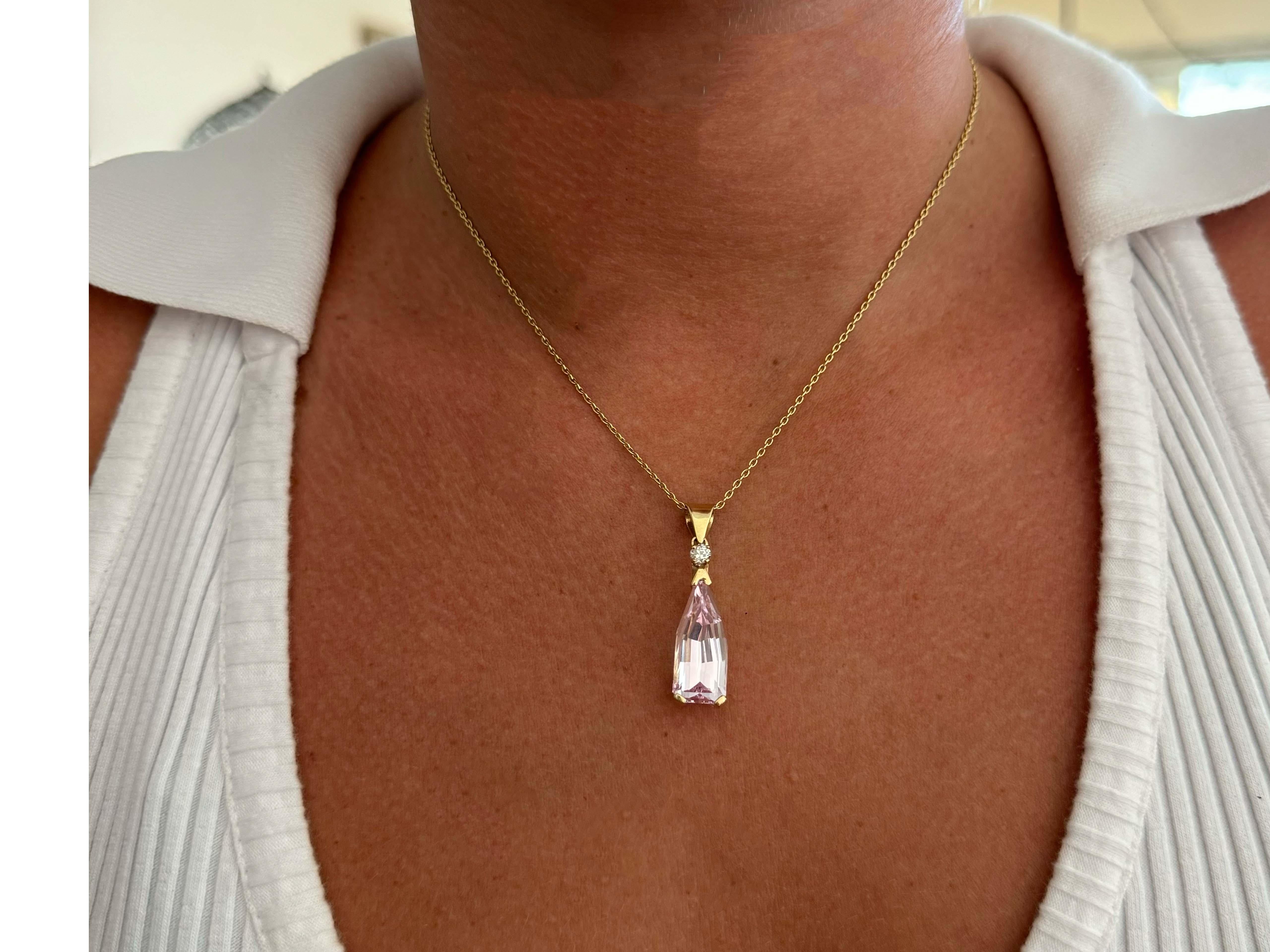 Specifiche dell'articolo:

Metallo della collana: Oro giallo 14 carati

Peso totale: 8.3 grammi

Lunghezza della catena: 18