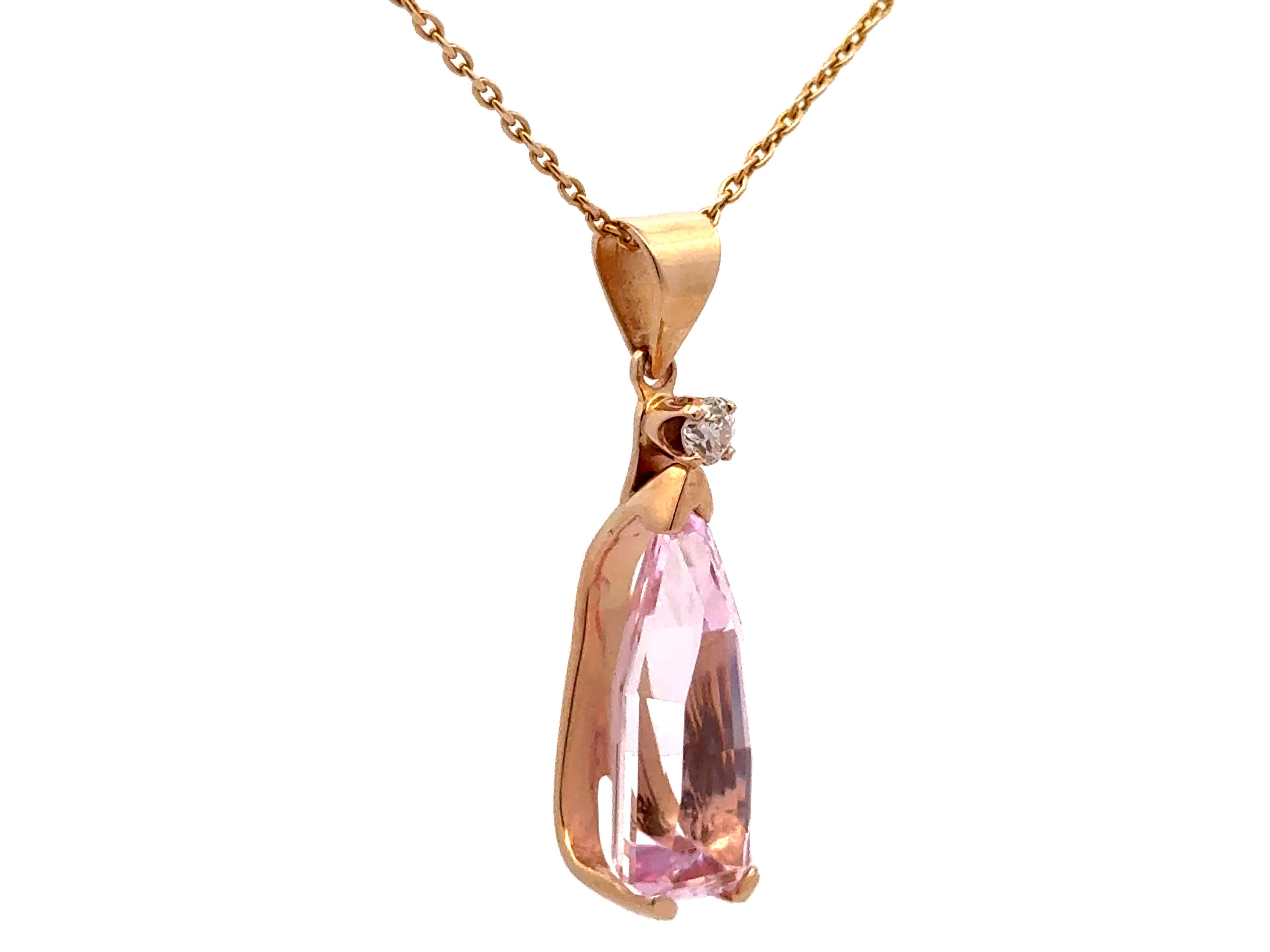 Moderno Collana in oro giallo 14k con diamanti Kunzite a forma di proiettile rosa in vendita