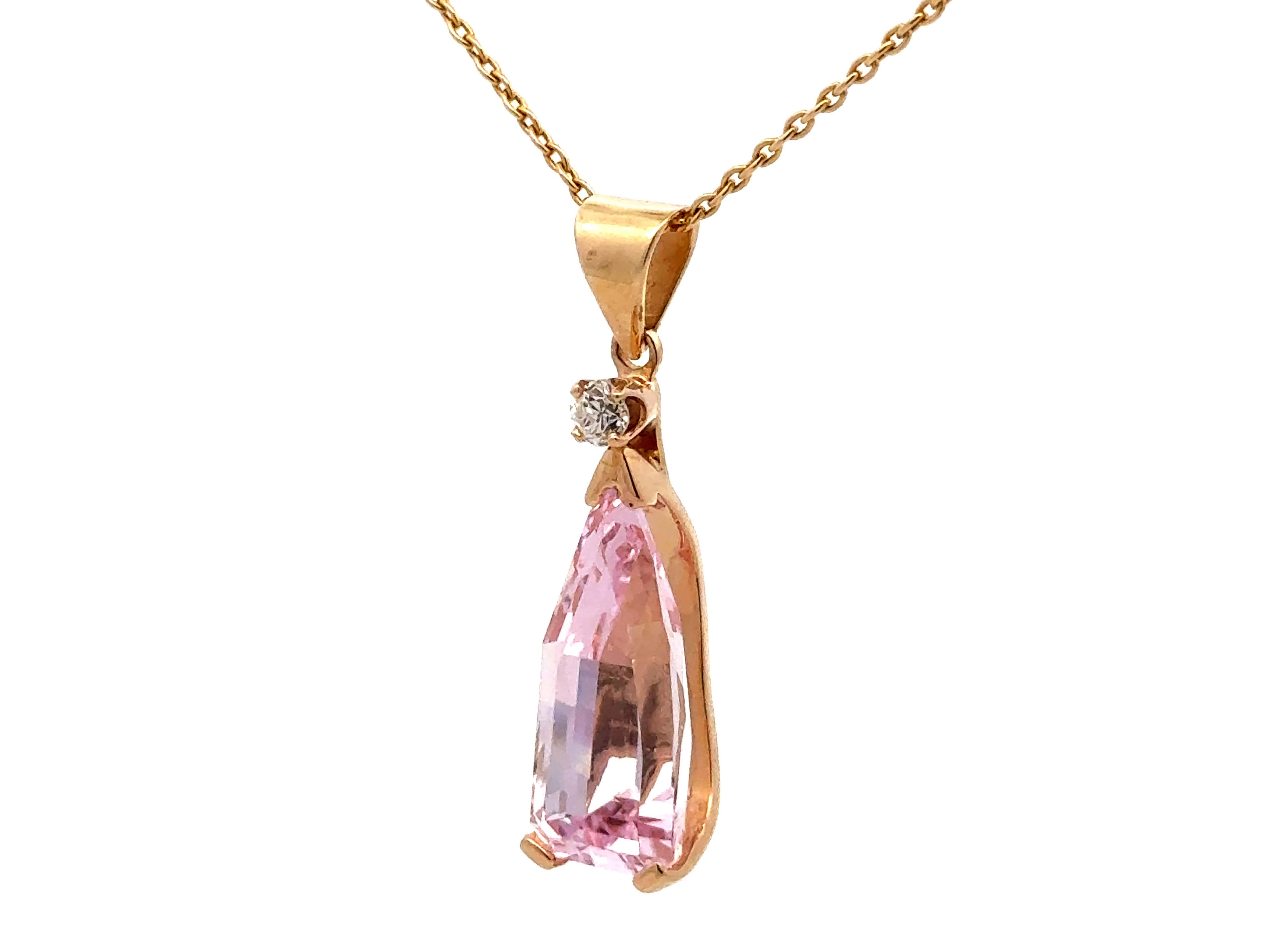 Taglio proiettile Collana in oro giallo 14k con diamanti Kunzite a forma di proiettile rosa in vendita