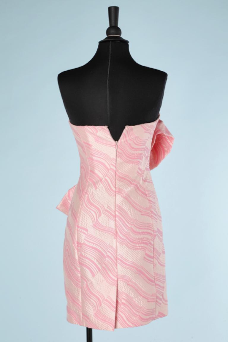 Pink bustier cocktail dress with oversize bow in the front. Boutique Moschino  In Excellent Condition In Saint-Ouen-Sur-Seine, FR