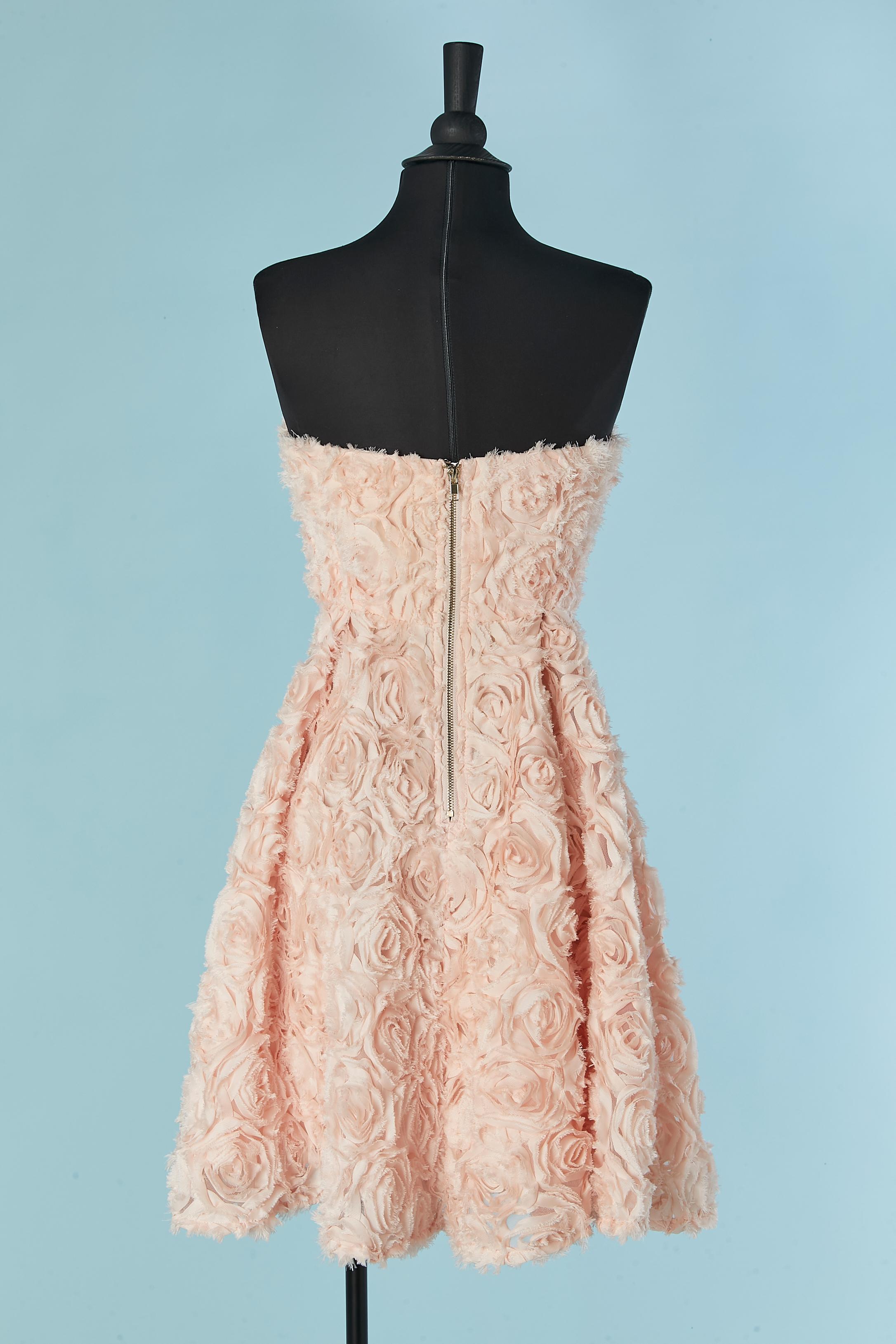 Donna Abito bustier rosa con rose in tessuto applicate Romeo Gigli in vendita