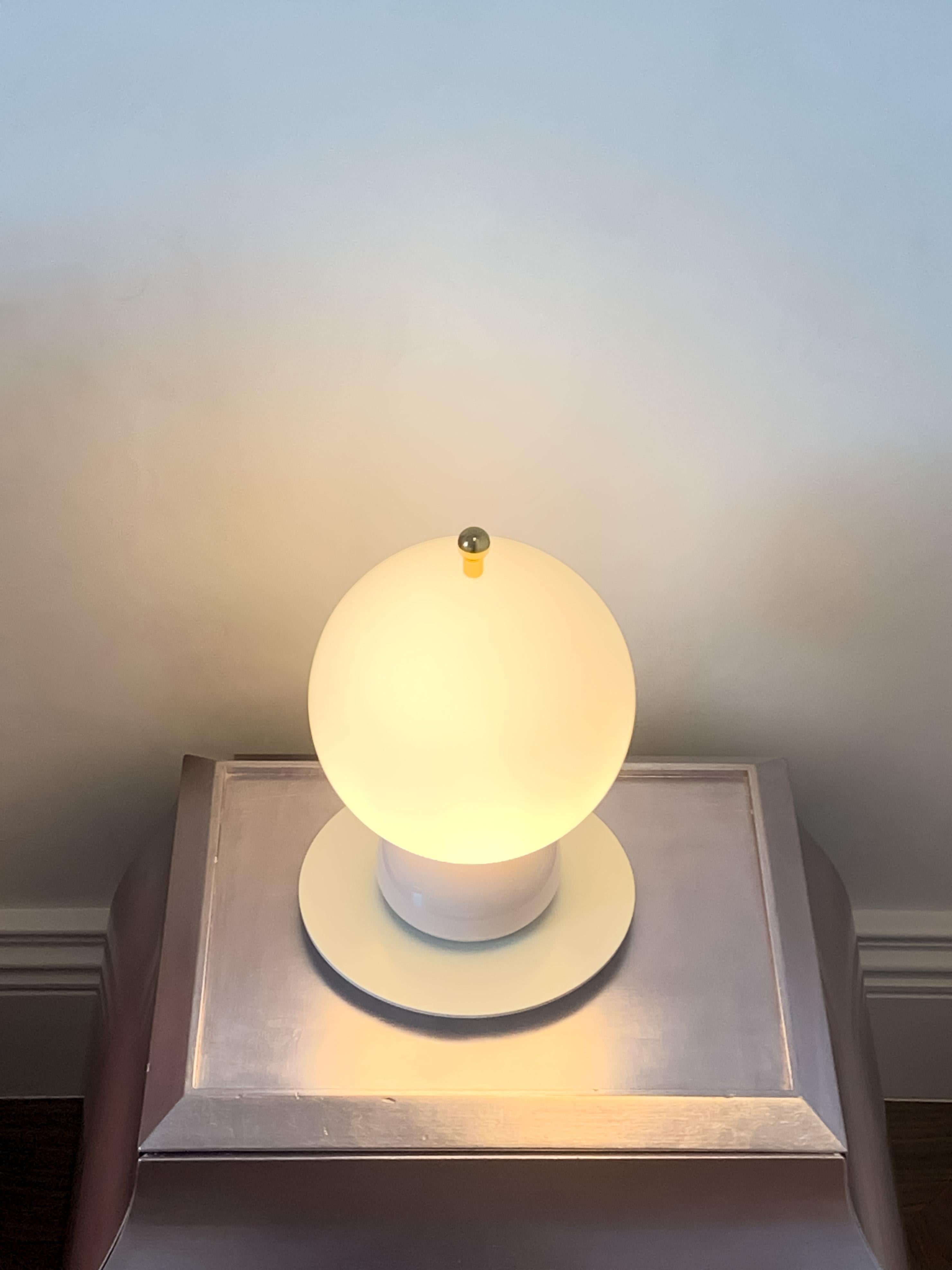 Globuslampen aus rosa Keramik und mattiertem Glas, Athena von Ini Archibong, London 2018 (Britisch) im Angebot