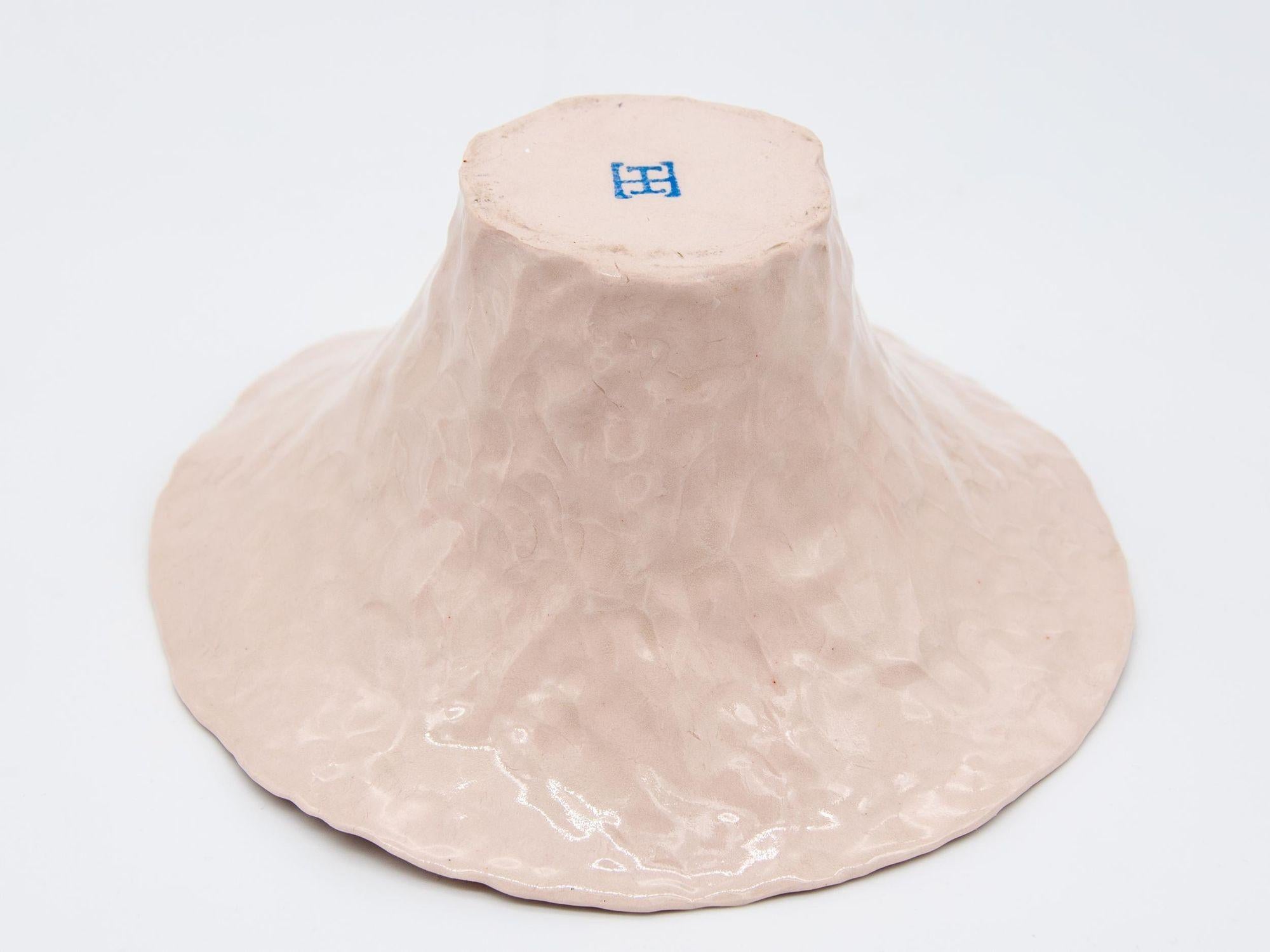 XXI secolo e contemporaneo Ciotola in ceramica rosa con striscia di lustro perlato, 21° secolo in vendita