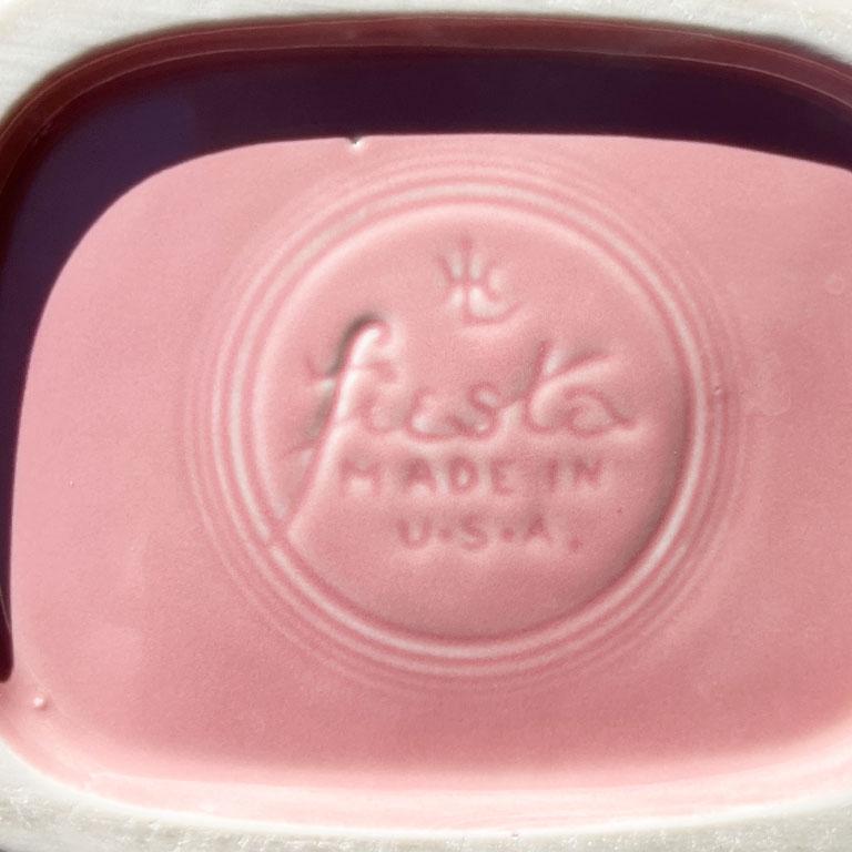 Postmoderne Pichet à disques en céramique rose Fiesta Ware en rose poussiéreux discontinué en vente