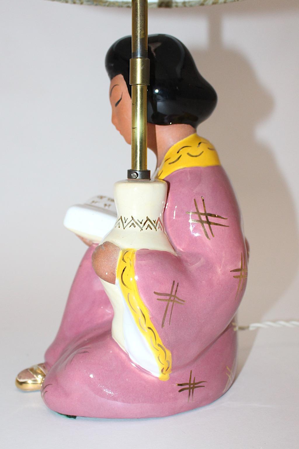 Pink Ceramic Geisha Chinoiserie Vintage Table Lamp 1950s Carli Bauer Austria In Good Condition For Sale In Vienna, AT