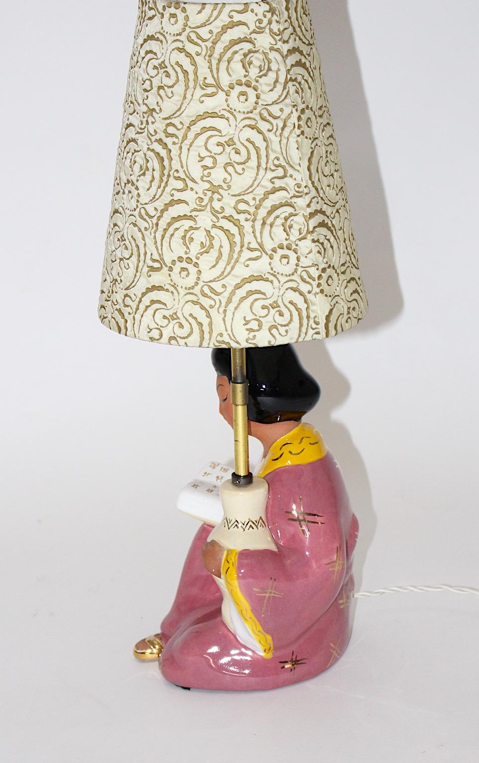 20th Century Pink Ceramic Geisha Chinoiserie Vintage Table Lamp 1950s Carli Bauer Austria For Sale