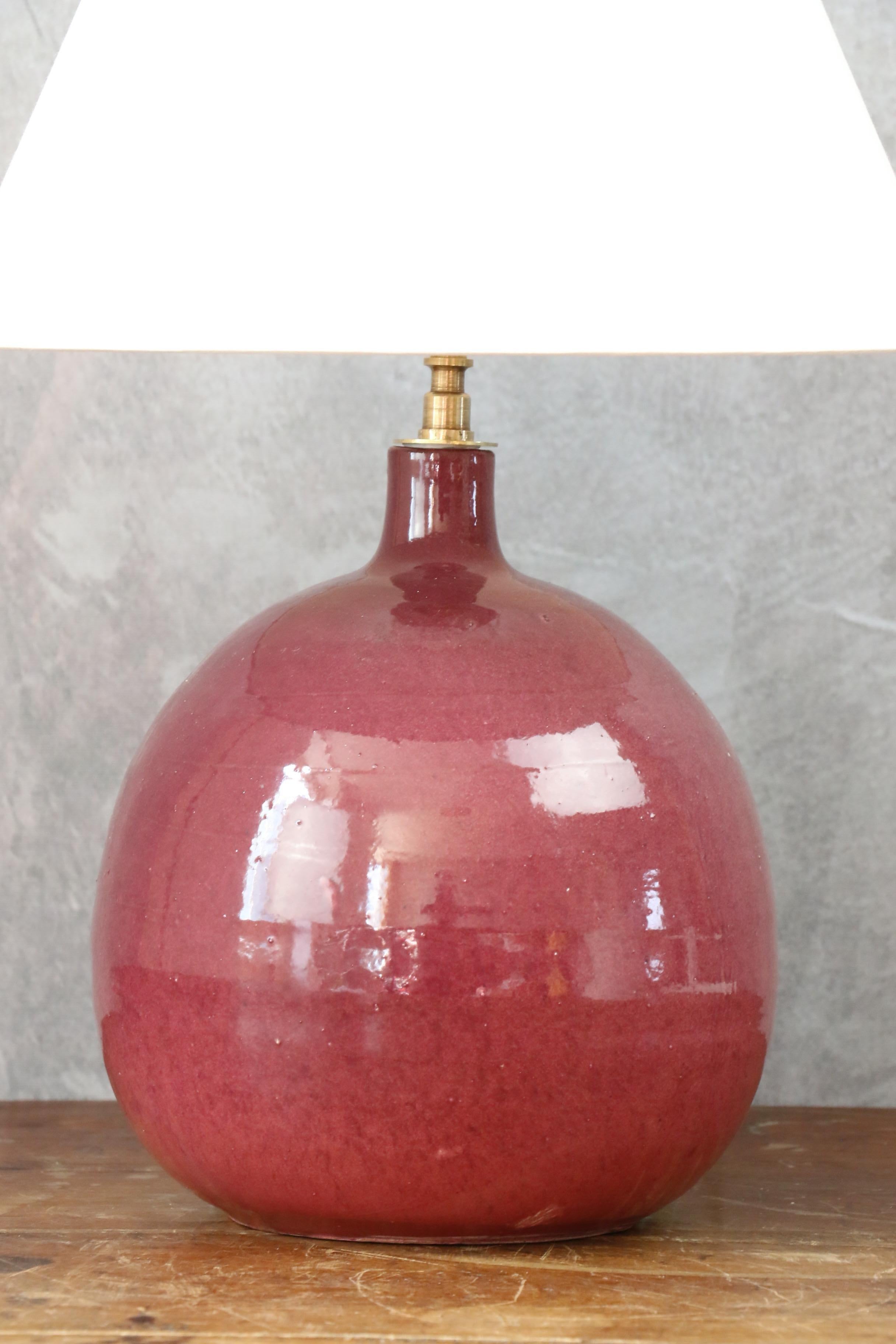 Rosa Keramiklampe von Roland Zobel, Frankreich, 1960, Epoche Capron, Jouve, Ruelland (20. Jahrhundert) im Angebot