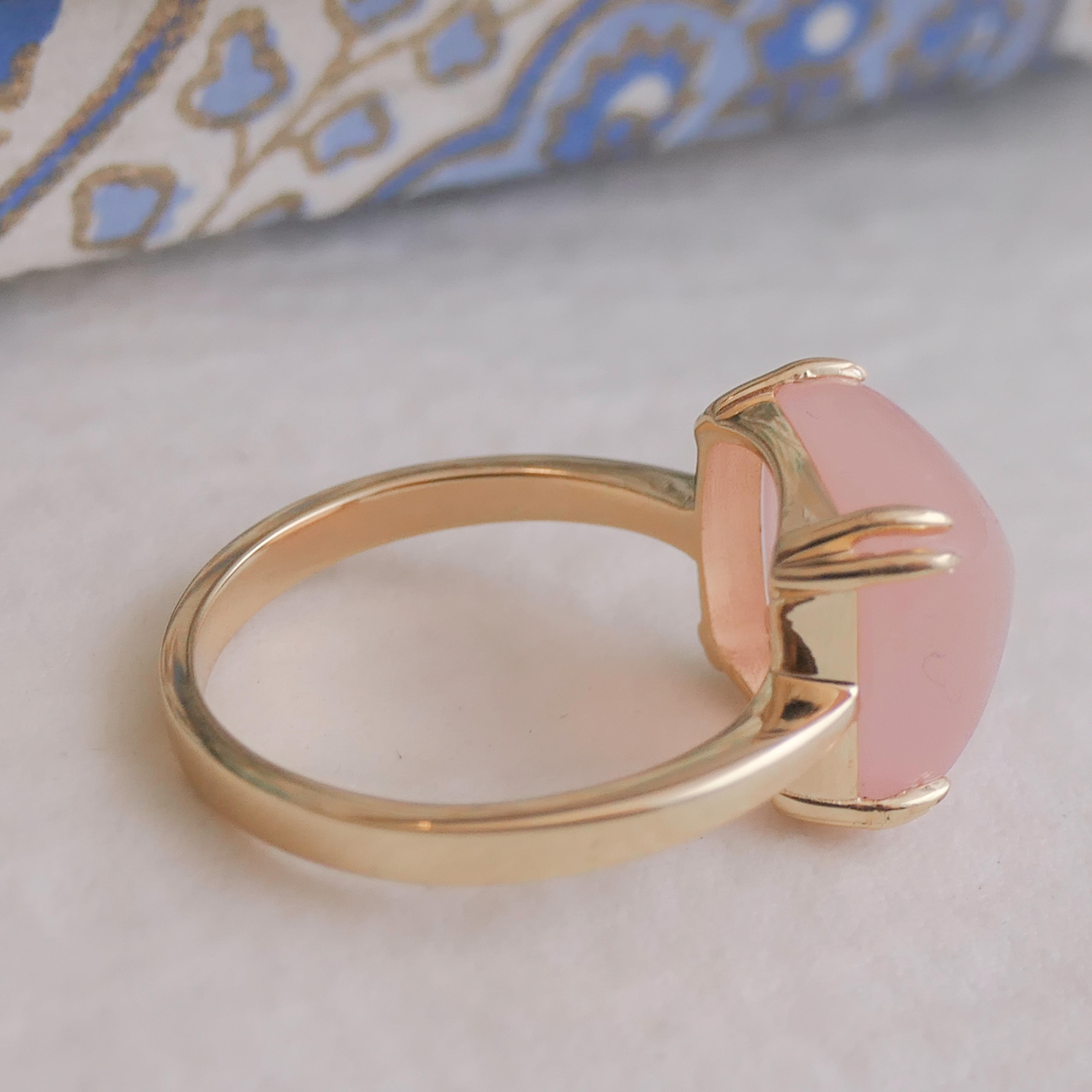 Pink Chalcedony Sugar Loaf Gold Plated Sterling Silver Ring In New Condition For Sale In Oslo, 03