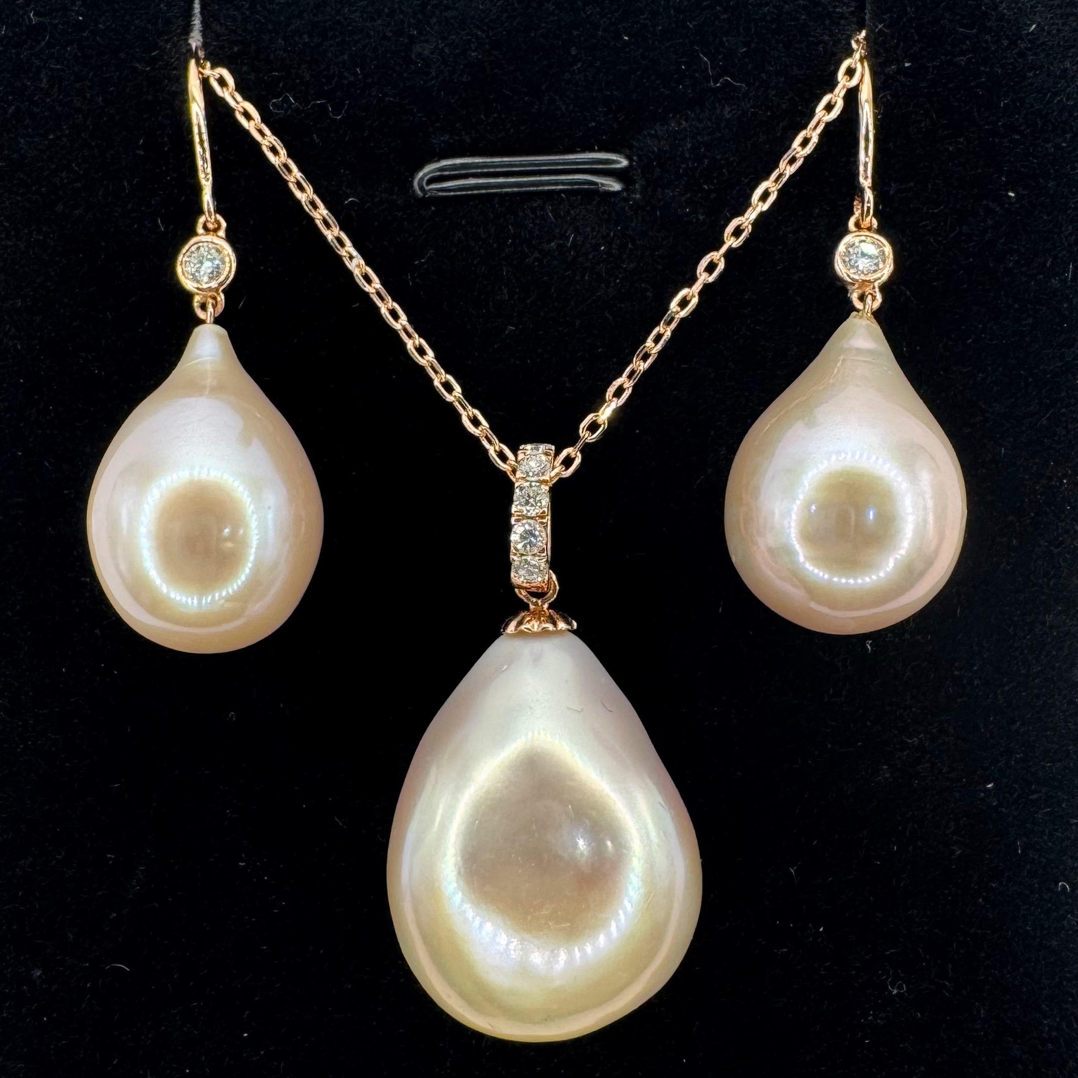 Pendant:
Pink Champagne Cultured Freshwater Baroque Pearl: 22.41ct
5 Round Brilliant Cut Diamonds: 0.10ct
Dimensions: Approximately 18.99mm x 15.18mm x 11.40mm
18K Rose Gold
Gold Weight: 0.64g
Total Weight: 5.06g
Stamped: 750
Pendant Length: