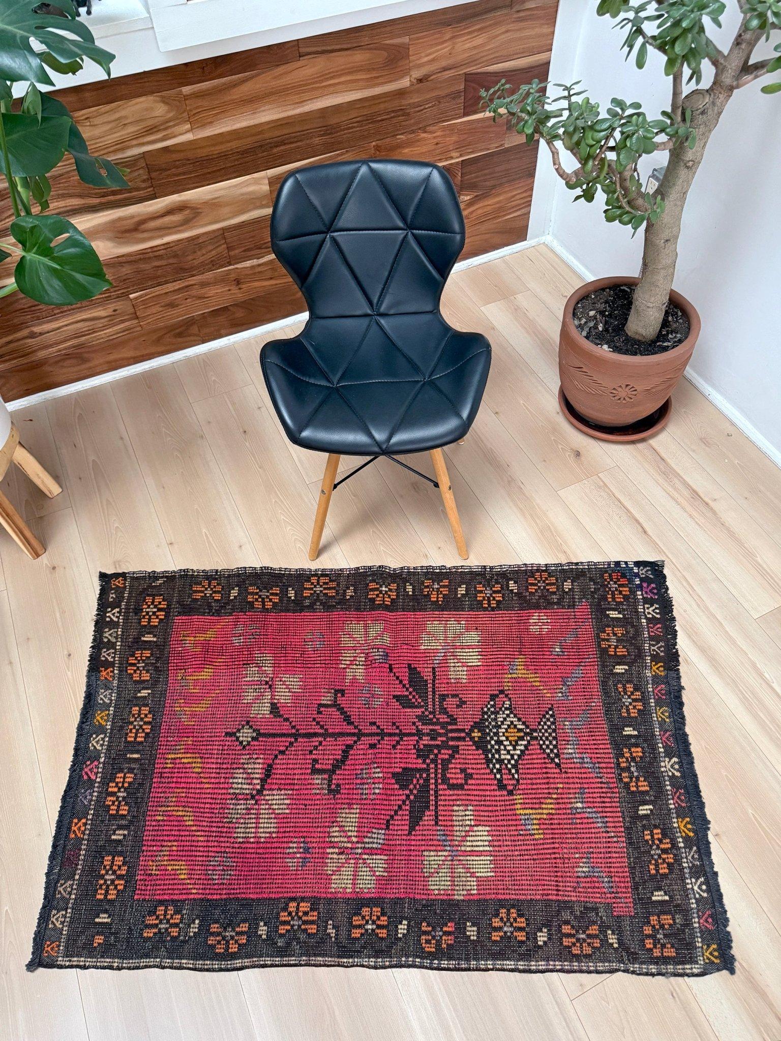Turco Kilim turco Zili rosa e carbone - Tappeto ricamato a trama piatta (3′×4′) - 1970s in vendita