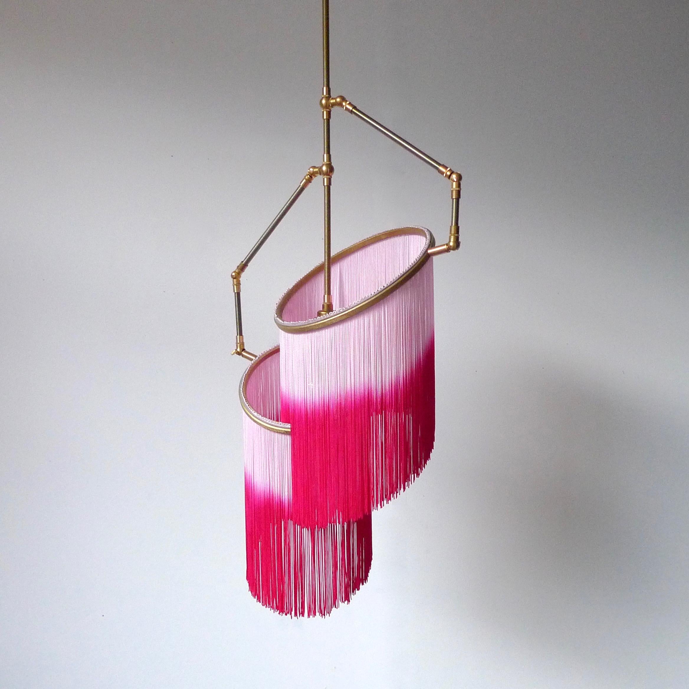 Postmoderno N. 24 Pink Fringes Dip Dyed Lampada a sospensione d'arte contemporanea di Sander Bottinga in vendita