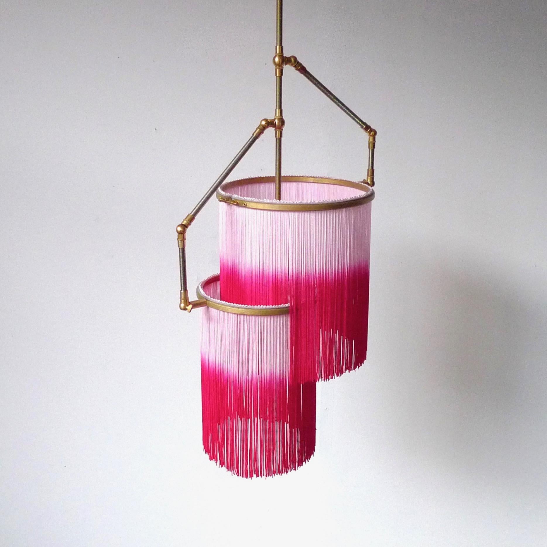 Olandese N. 24 Pink Fringes Dip Dyed Lampada a sospensione d'arte contemporanea di Sander Bottinga in vendita