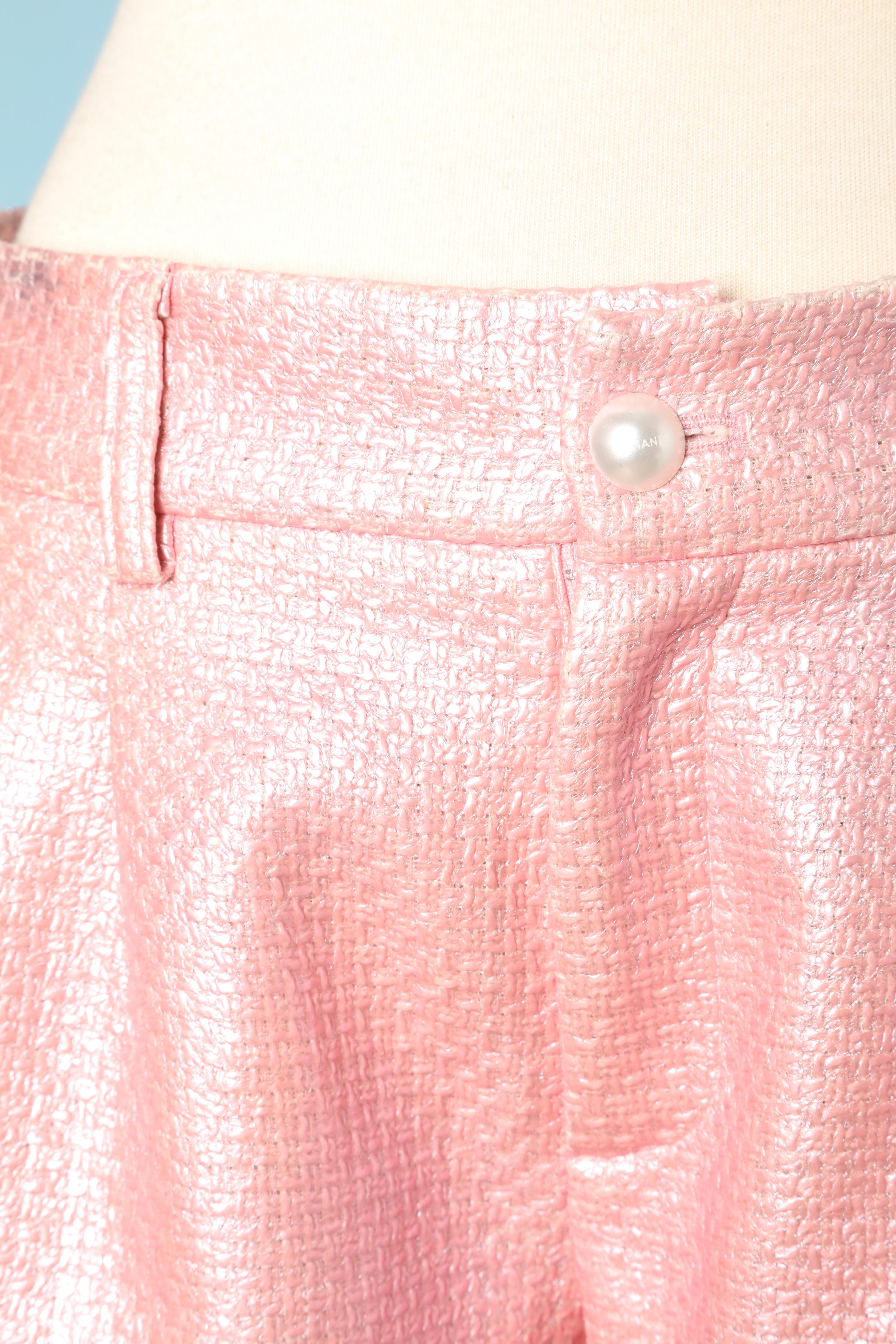 Pink coated cotton and wool short . No brand tag but fabric tag ok and branded buttons. 
SIZE: 38 ( US) 
