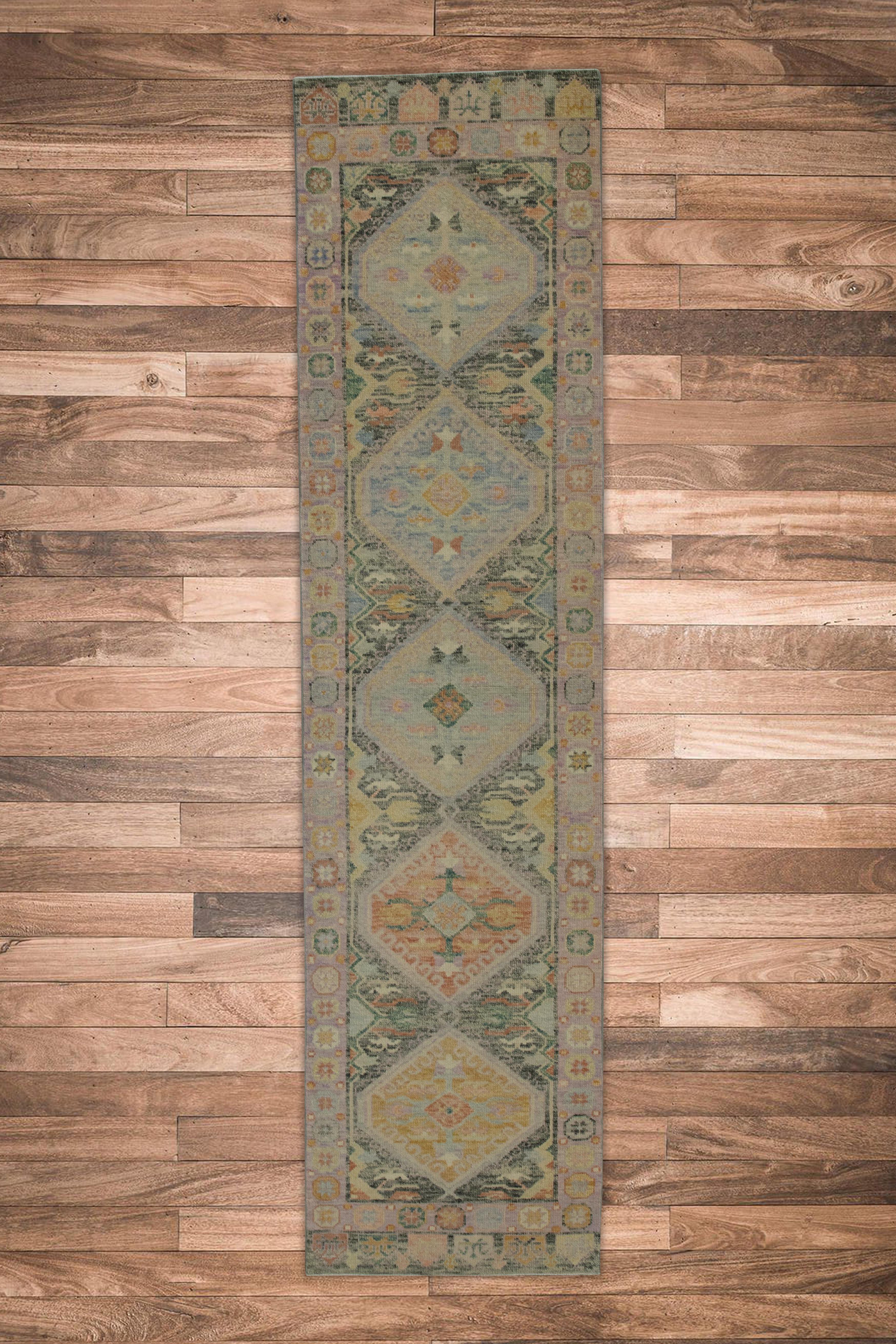 Türkischer Oushak-Läufer aus handgewebter Wolle in Rosa mit geometrischem Design, 3' x 12'3