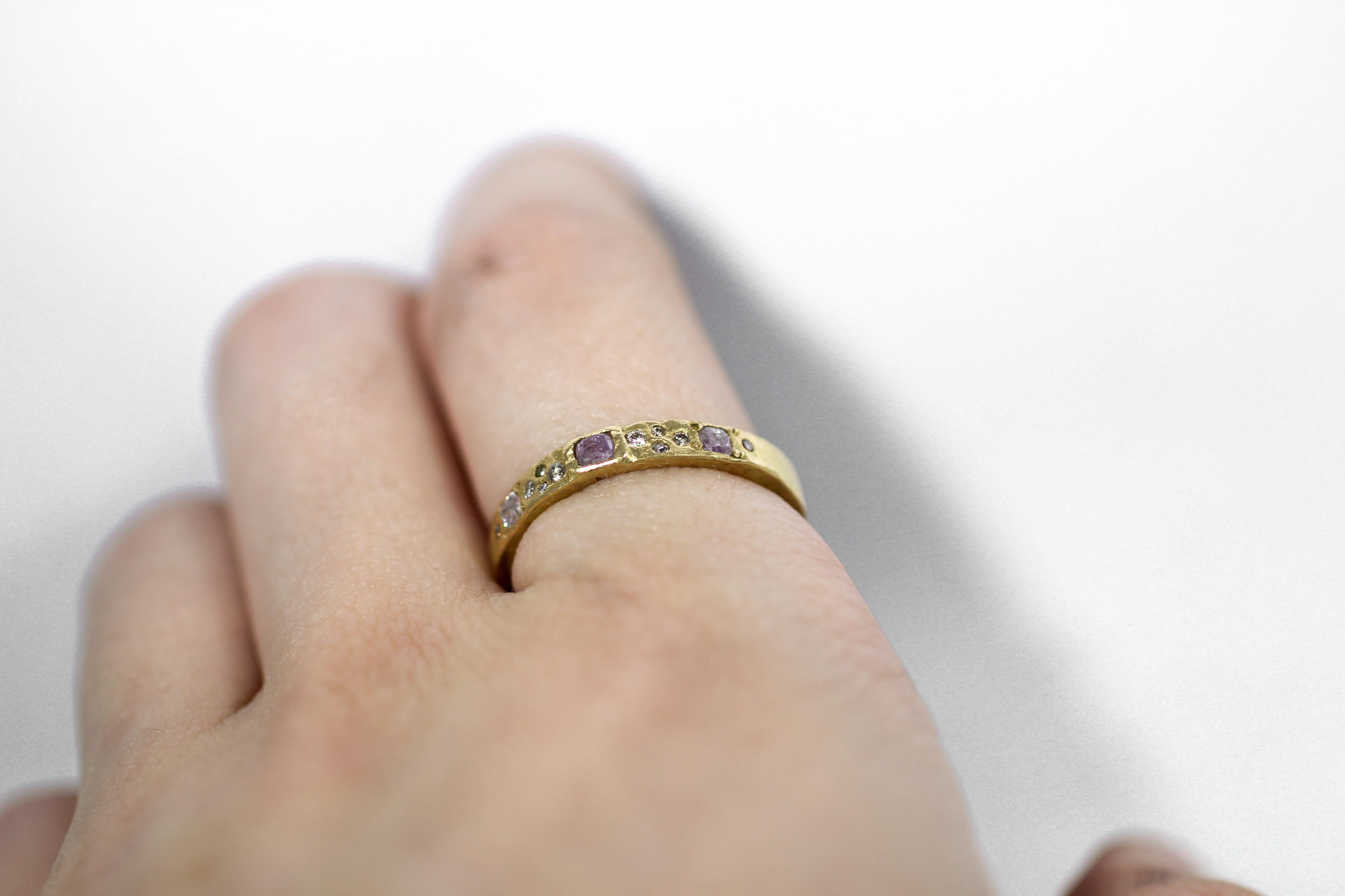 Alternativer Verlobungsring aus 18 Karat Gold mit rosafarbenen Diamanten, handgefertigt im Angebot 4