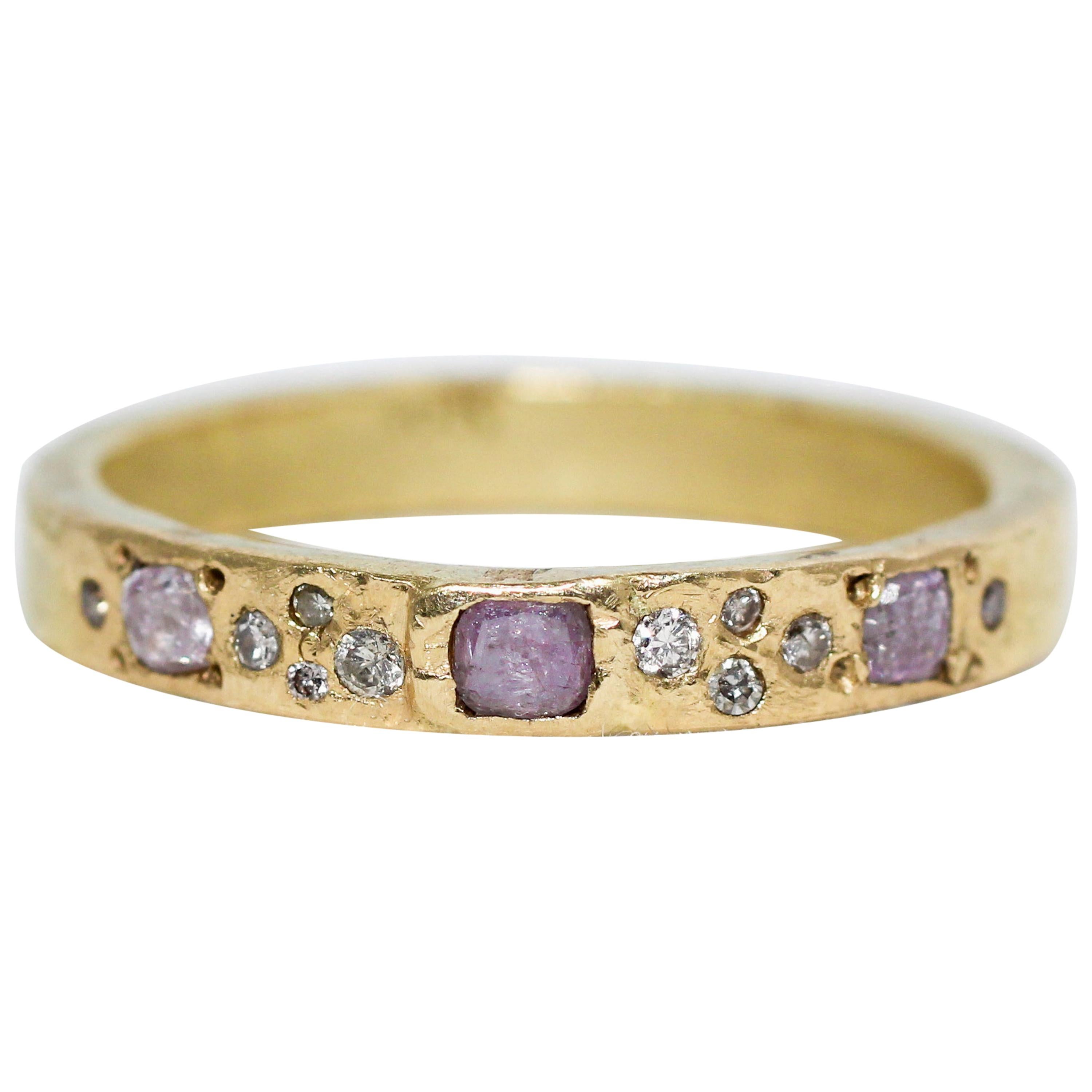 Alternativer Verlobungsring aus 18 Karat Gold mit rosafarbenen Diamanten, handgefertigt im Angebot