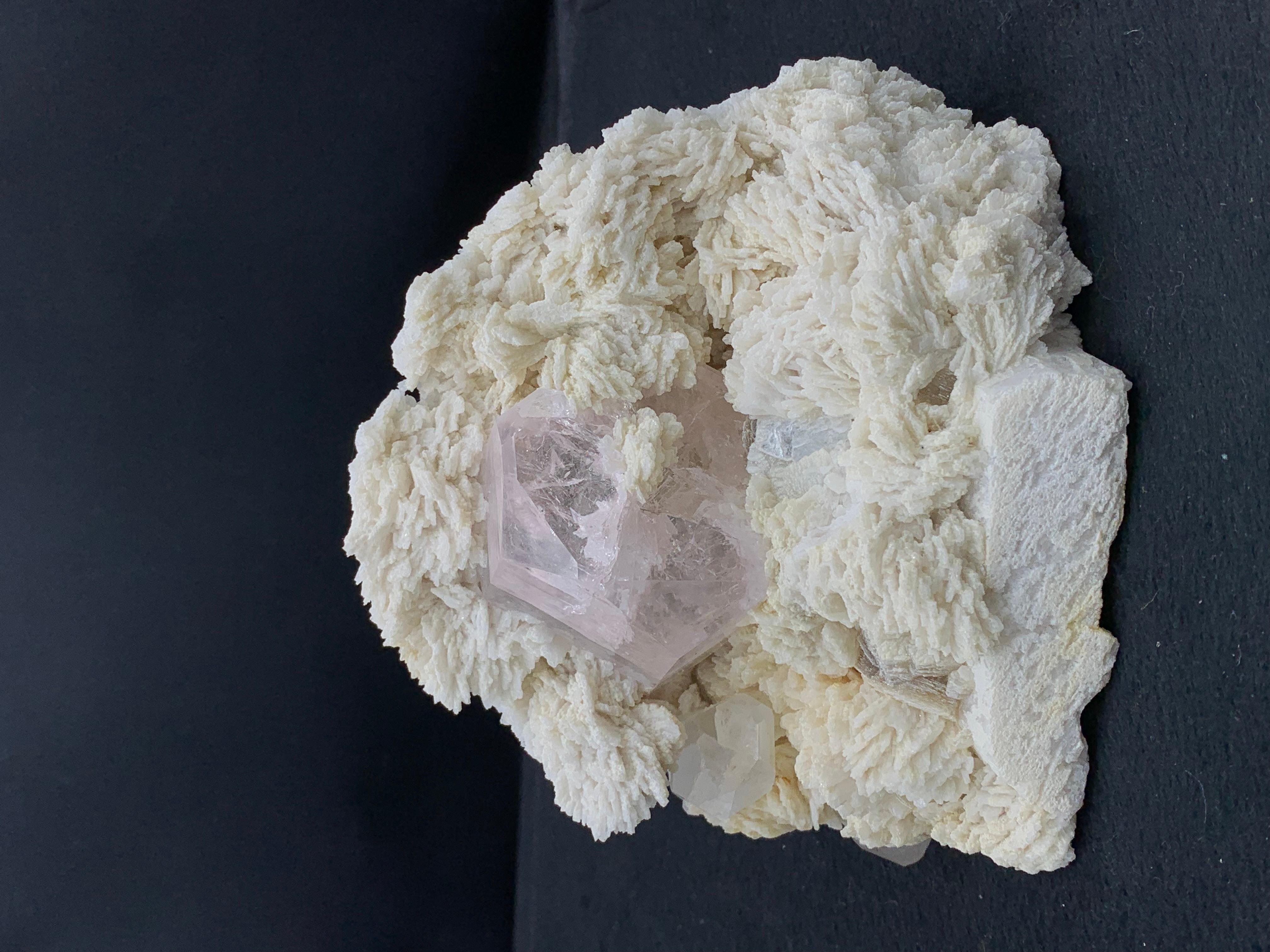 Crystal Morganite de couleur rose sur Cleavelandite du Pakistan Bon état - En vente à Peshawar, PK
