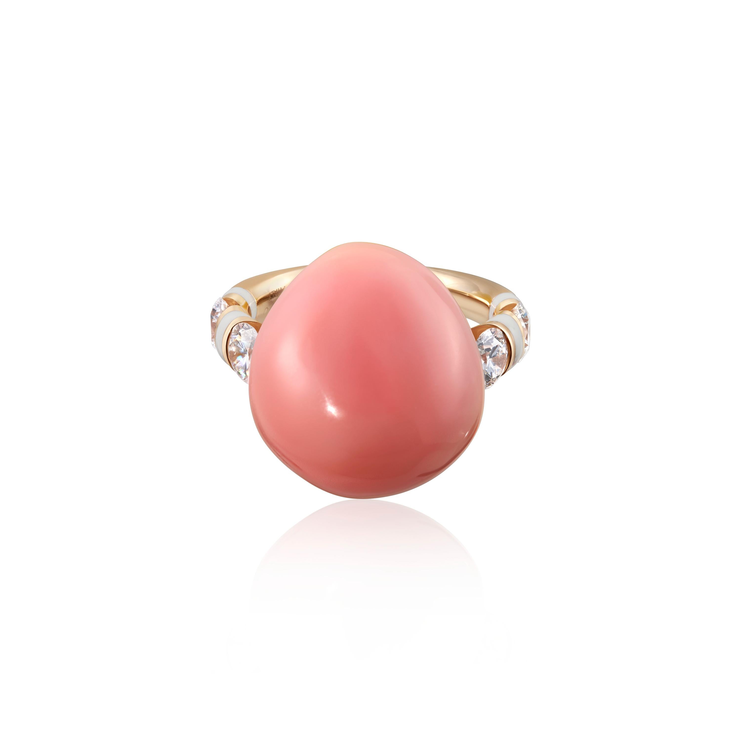 Contemporary Natural Conch Pearl and Diamonds in 18kt Rose Gold Ring For Sale