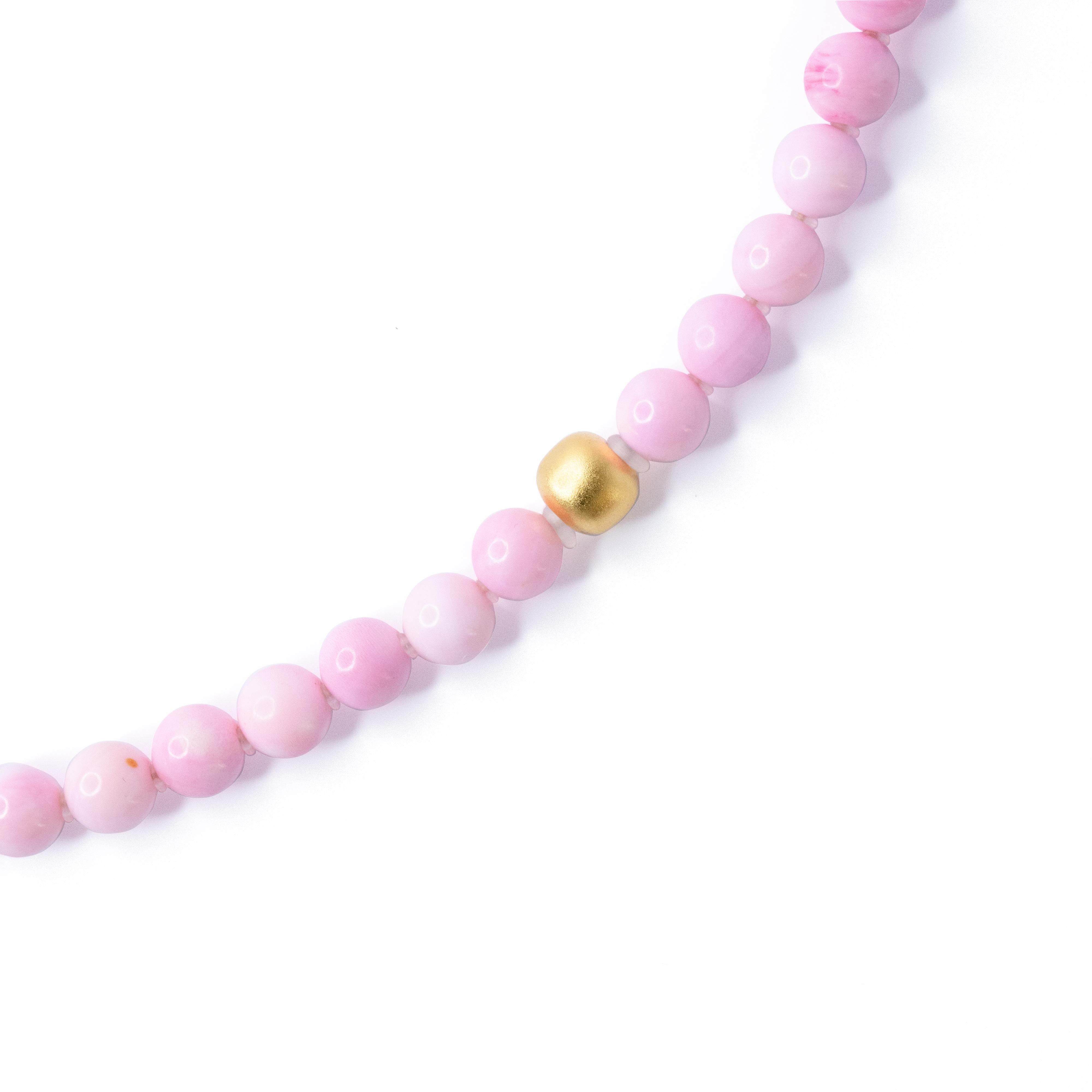 Artigiano Collana di perle di conchiglia rosa - by Bombyx House in vendita