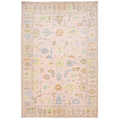 Tappeto di lana rosa contemporaneo in stile Oushak fatto a mano con design floreale