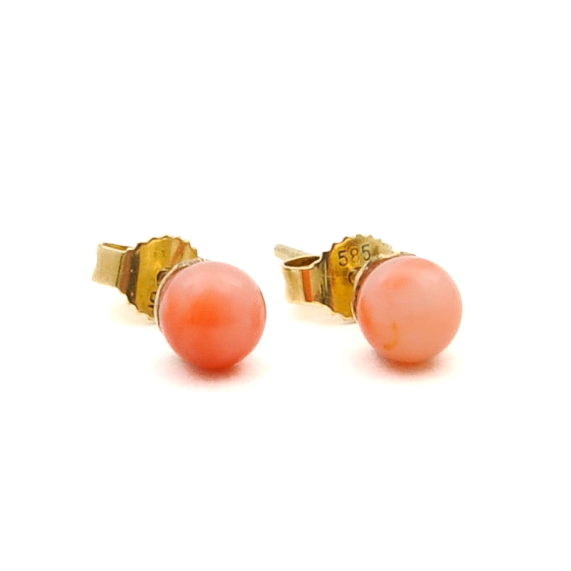 Round Cut Vintage Pink Coral 14 Karat Gold Stud Earrings For Sale