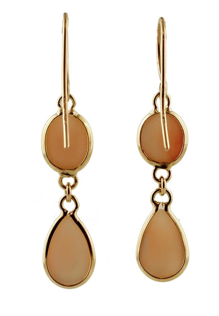 Elegant dangle earrings in 18 kt yellow gold mounted with, in the upper part, a pink coral oval and, in the final part, with a pink coral drop.
These earrings are totally handmade by Italian master goldsmiths.
Pink Coral 1.20 gr
Dimensions coral