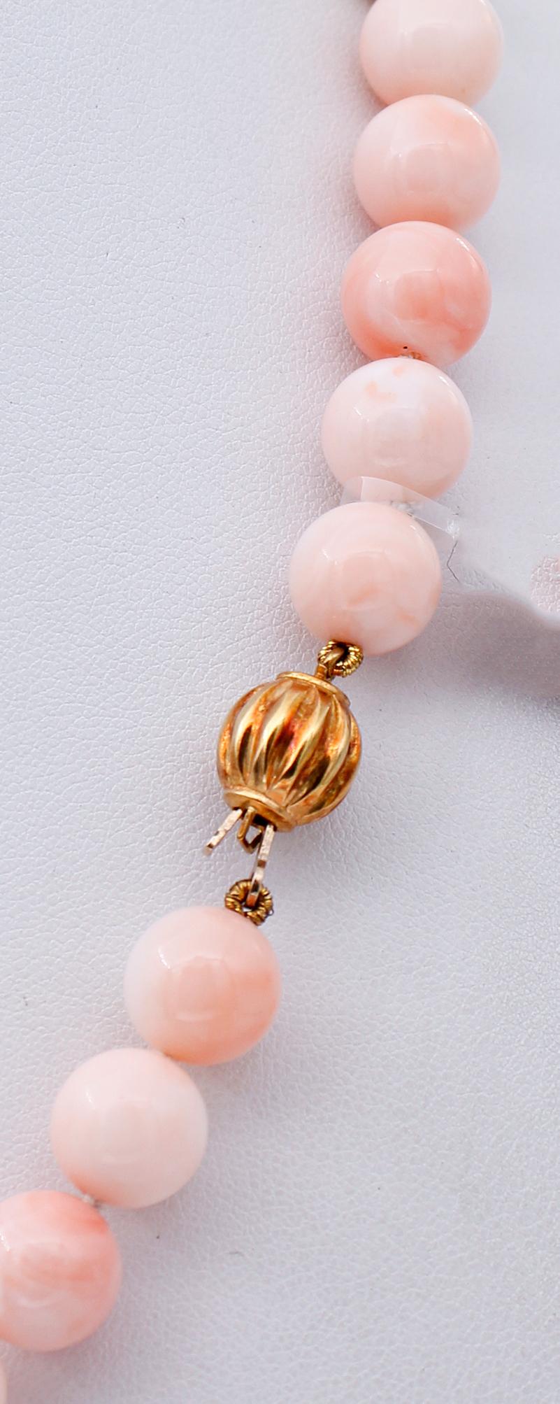 Retro Pink Coral, 18 Karat Yellow Gold Necklace For Sale