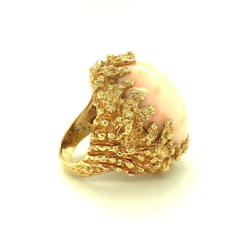 One pink coral cocktail ring in 18K yellow gold featuring a heavily textured, chunky gold nugget mount and centering one oval pink coral measuring 28 x 20 millimeters.

Extravagant, smooth, grand.

Additional information:
Metal: 18K yellow