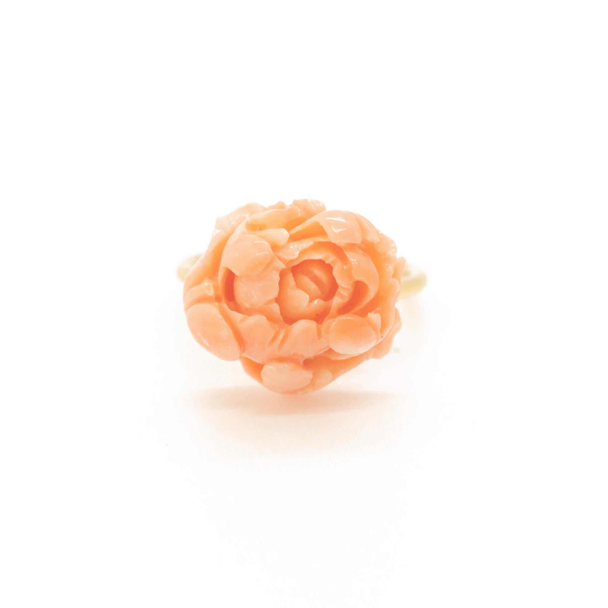Bague cocktail déco en or jaune 18 carats avec fleur sculptée en corail rose Intini Jewels en vente 5