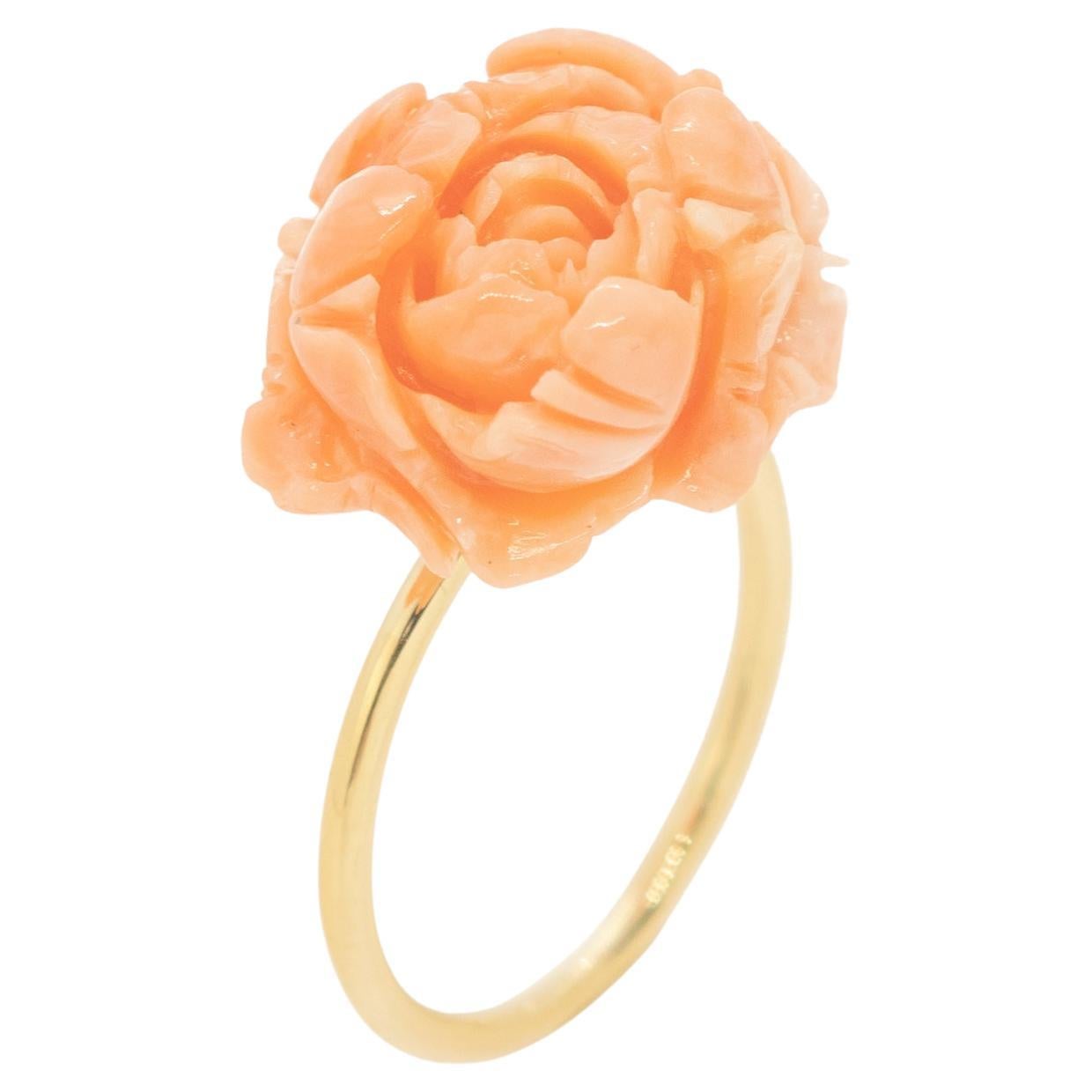 Bague cocktail déco en or jaune 18 carats avec fleur sculptée en corail rose Intini Jewels