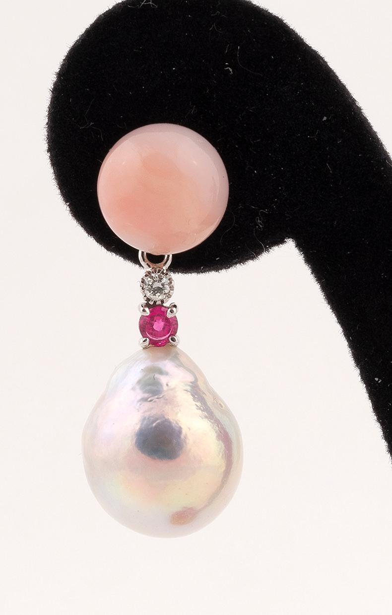 
Botton Pink corallium rubrum and suspended baroque pearl lenght 3,5cm