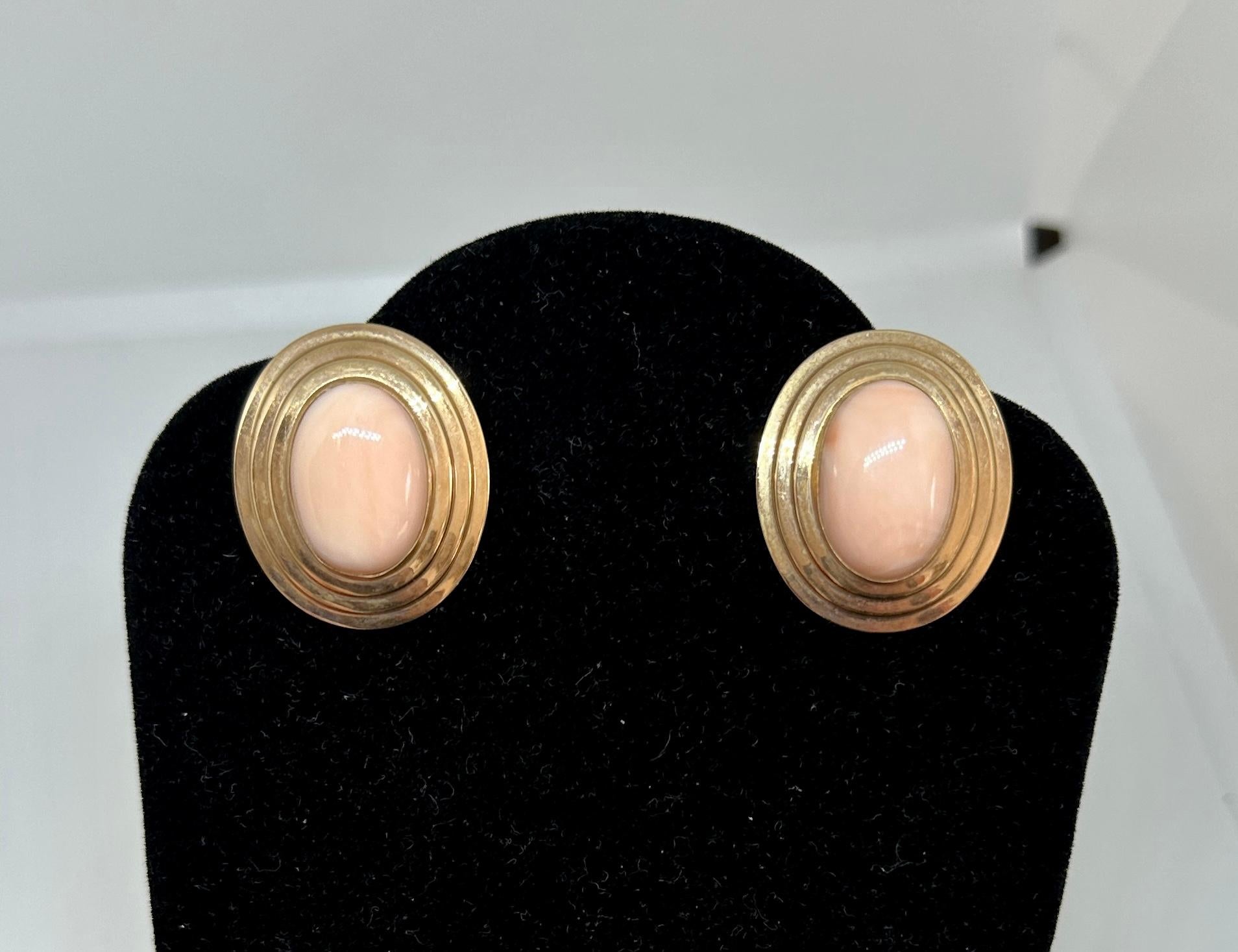 Taille cabochon Boucles d'oreilles Corail Rose Or Jaune 14 Karat Antique Retro Large 1.1 Inches en vente