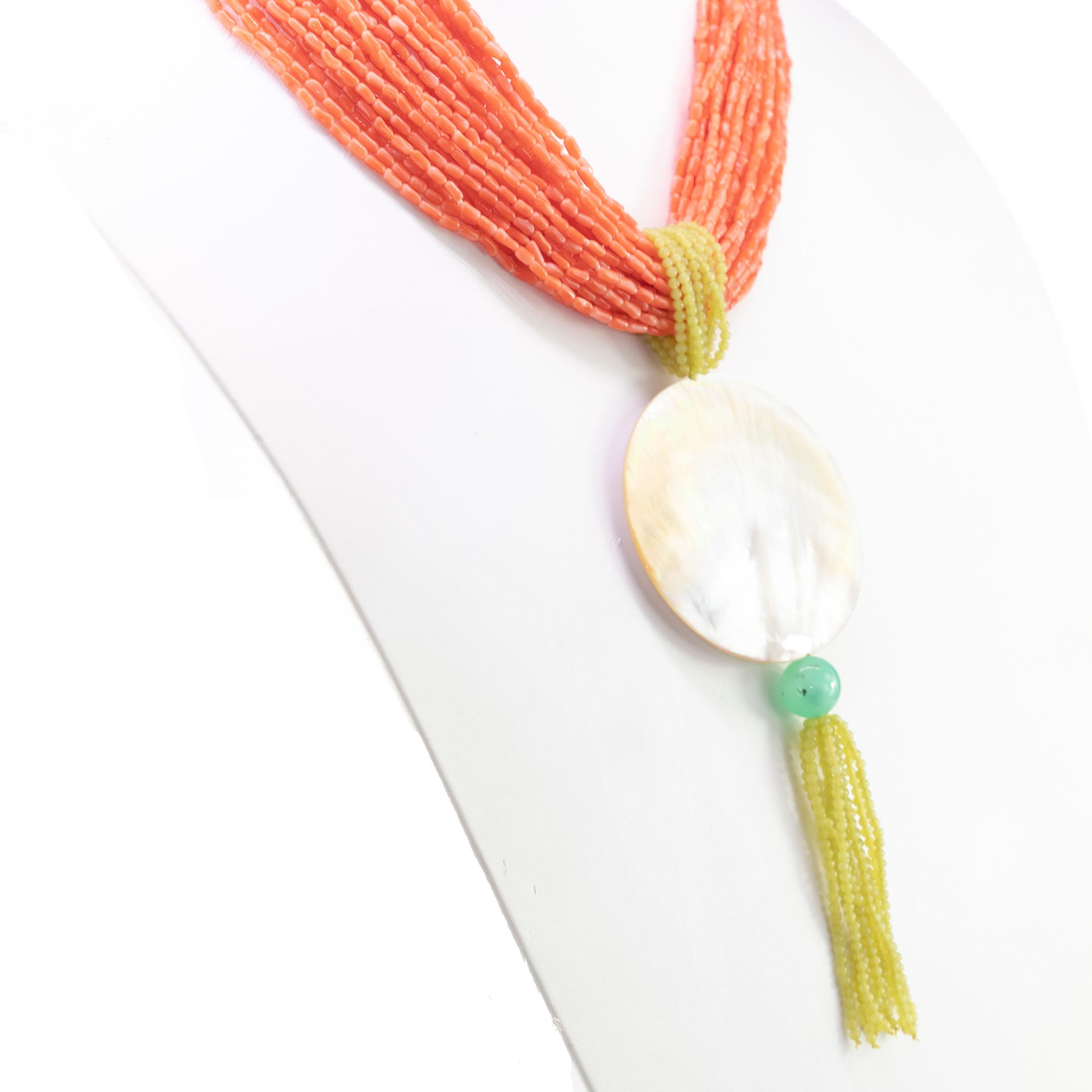 Art Déco Corallo rosa Giada Madreperla Ciondolo Crisoprasio Collana a più fili in vendita