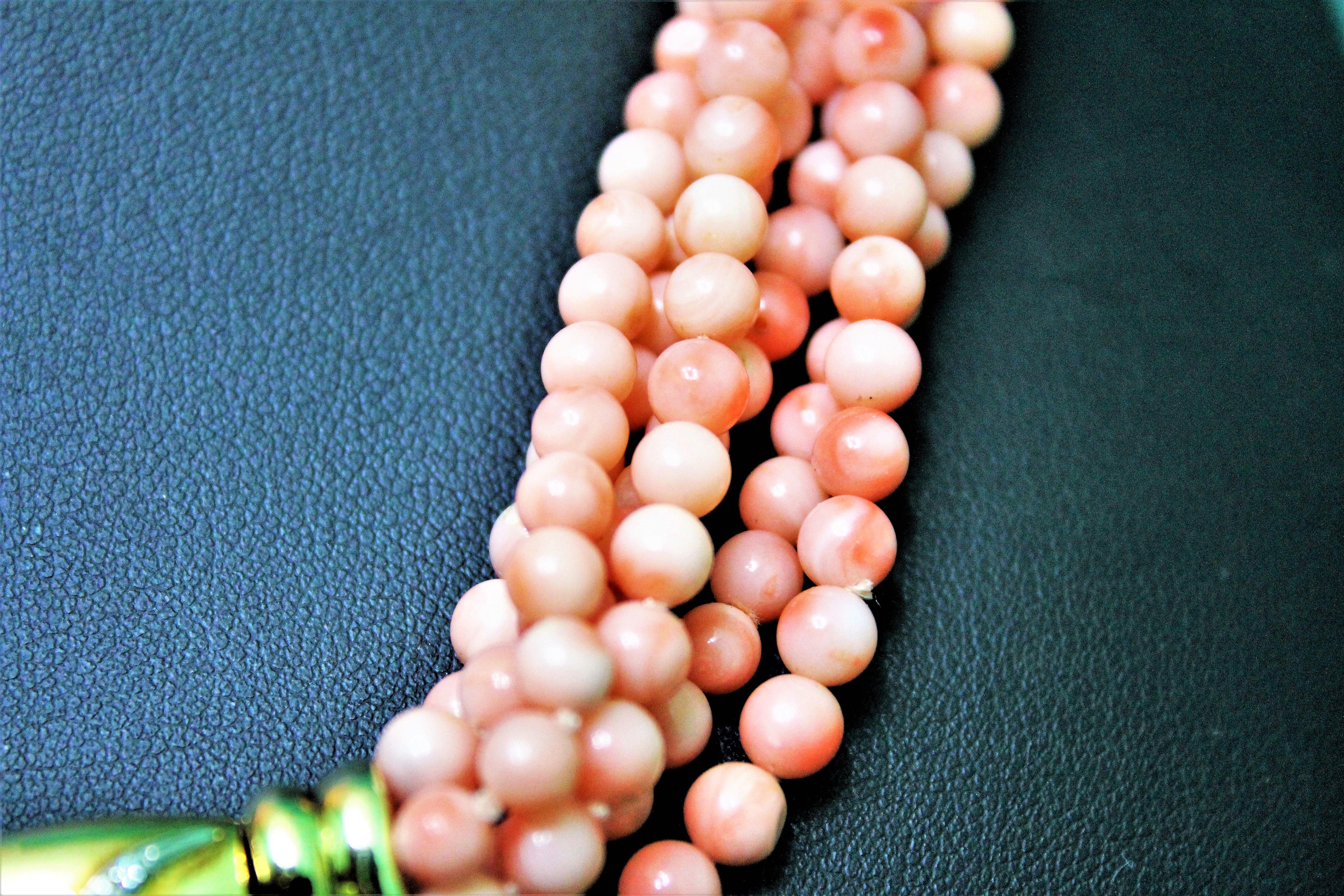 Pink Coral Multi-Strand Necklace 0.10 Carat Diamonds 18 Karat Gold, Italy, 1980s For Sale 4