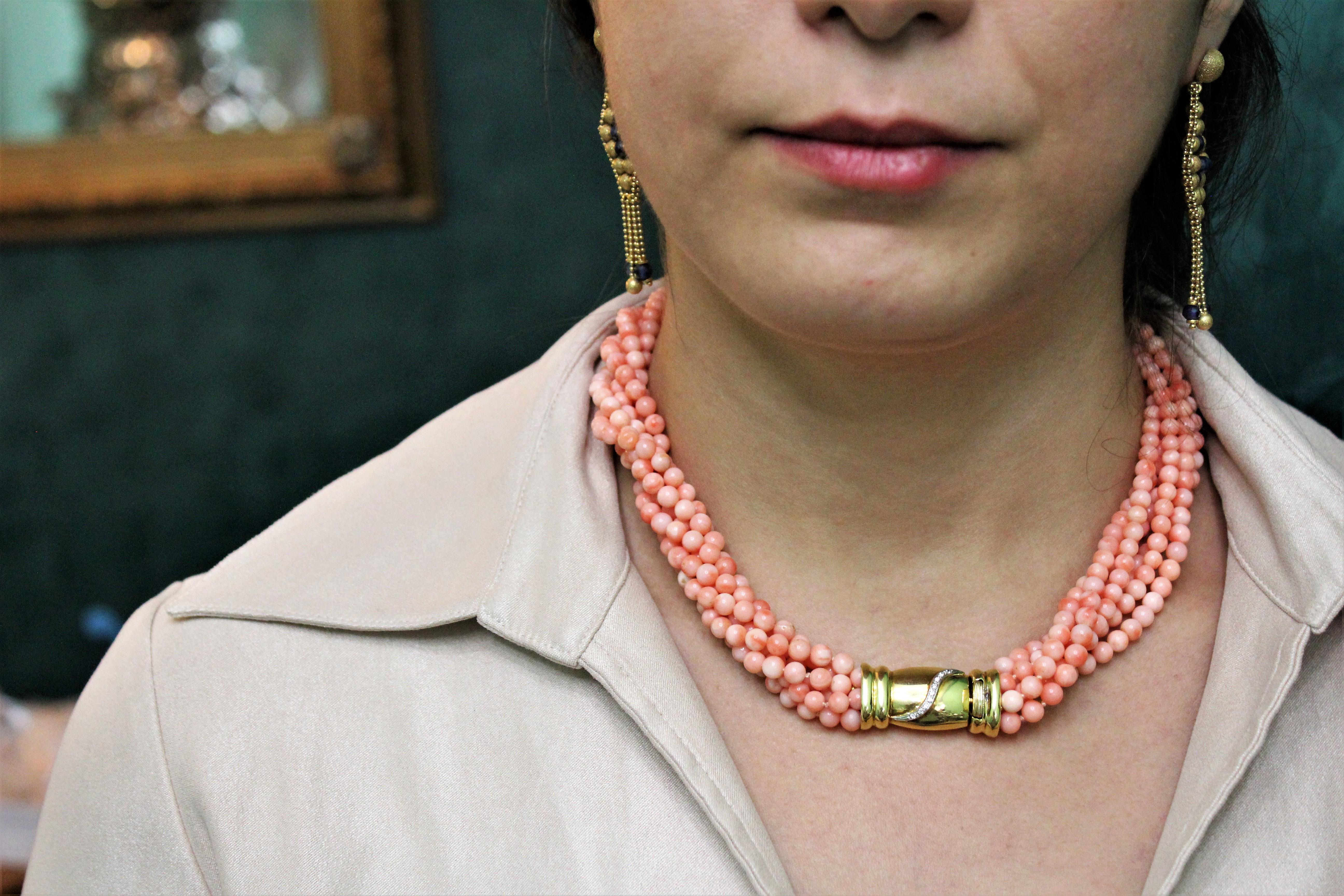 Pink Coral Multi-Strand Necklace 0.10 Carat Diamonds 18 Karat Gold, Italy, 1980s In Good Condition For Sale In firenze, IT