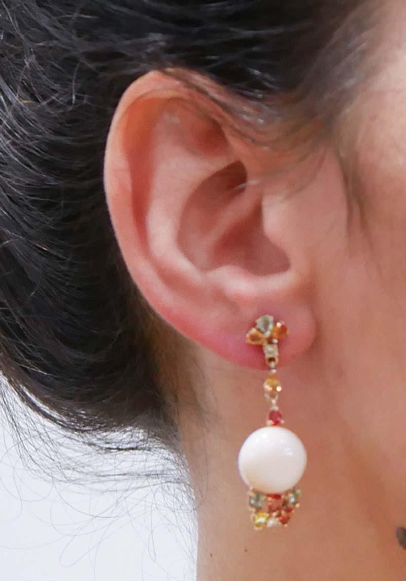 Ohrringe aus 14 Karat Roségold mit rosa Koralle, mehrfarbigen Saphiren, Diamanten und Diamanten. im Zustand „Gut“ im Angebot in Marcianise, Marcianise (CE)