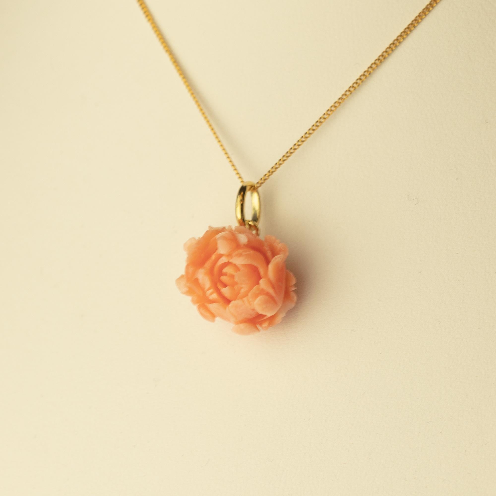 Mixed Cut Pink Coral Rose Flower 18 Karat Yellow Gold Drop Pendant Necklace Intini Jewels For Sale